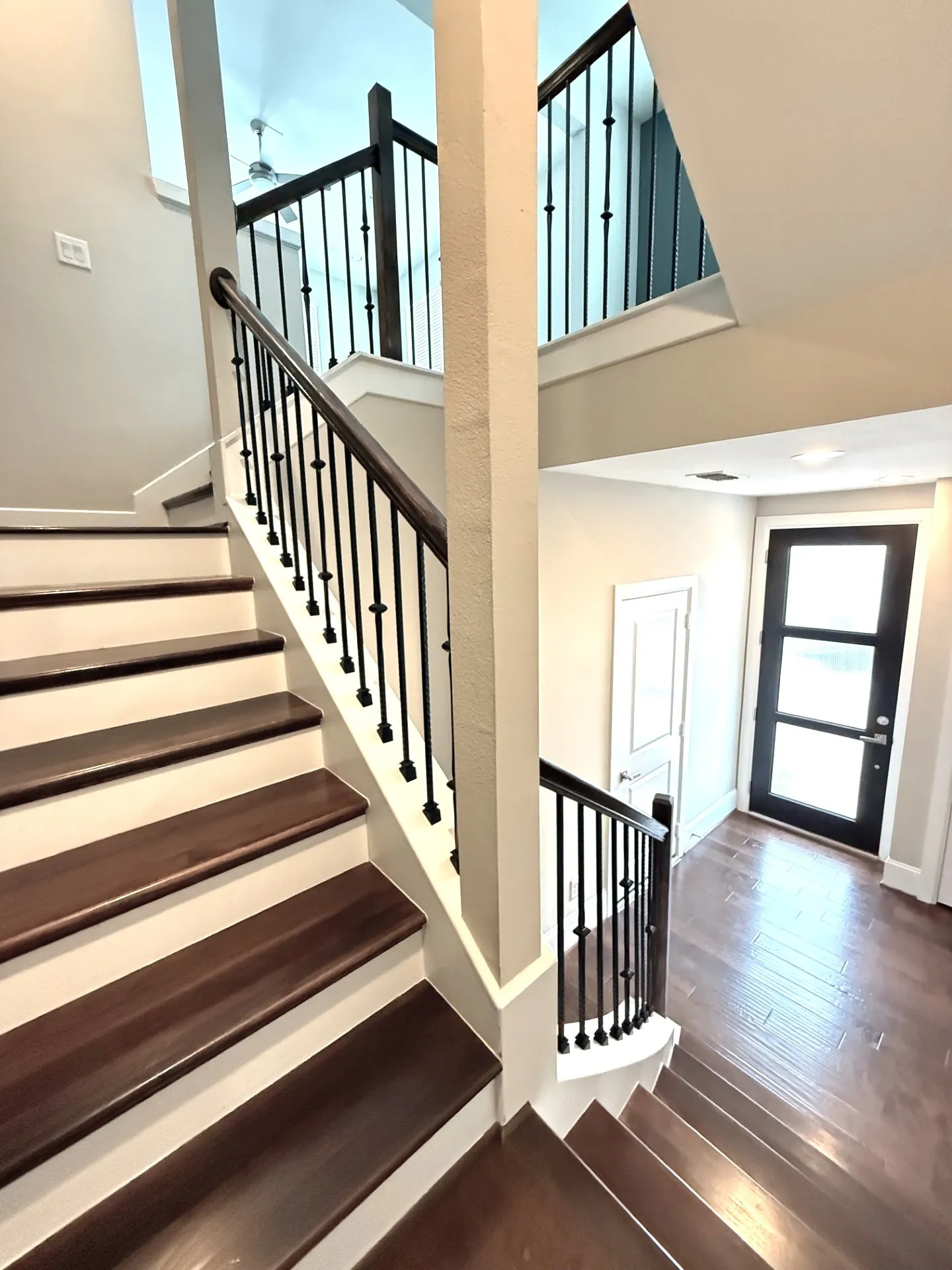 Townhouse For Sale in Harris County , 5469 Larkin Street Street 9, Houston, Texas 77007, 3 Bedroom, 4 Bathroom, 2 Garage spaces, 2,844 Sqft, built in 2014, mls#21405956, Real Estate Agent in Houston, Homes For Sale in Harris county, Homes For Sale in Houston, Realtor in Houston Texas, Real Estate Brokerage Independent Realty Texas, Luminita Cordes Realtor