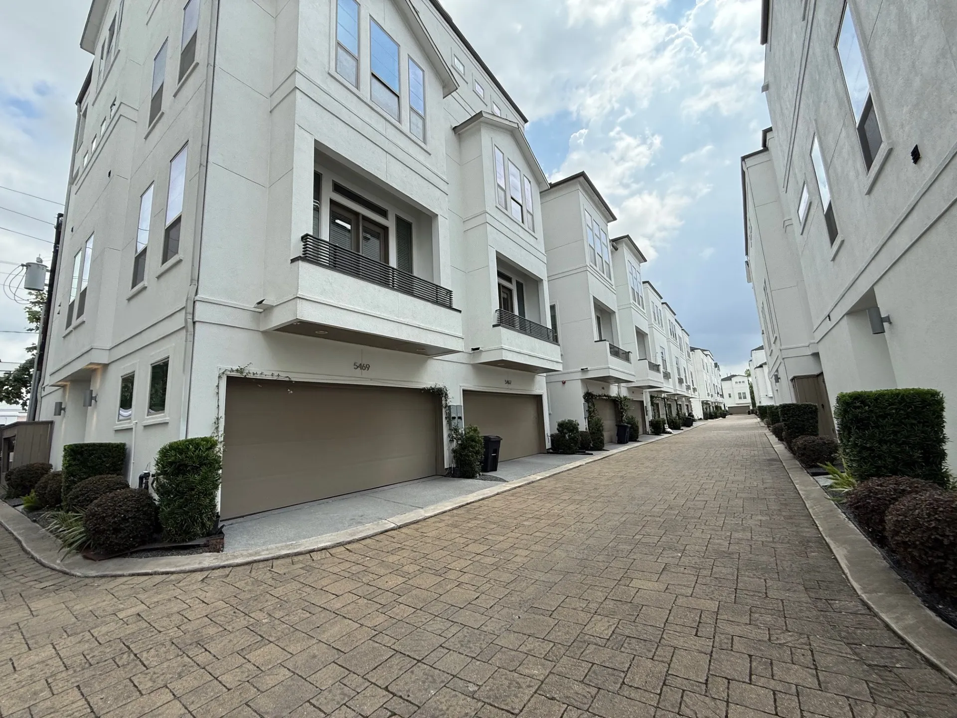 Townhouse For Sale in Harris County , 5469 Larkin Street Street 9, Houston, Texas 77007, 3 Bedroom, 4 Bathroom, 2 Garage spaces, 2,844 Sqft, built in 2014, mls#21405956, Real Estate Agent in Houston, Homes For Sale in Harris county, Homes For Sale in Houston, Realtor in Houston Texas, Real Estate Brokerage Independent Realty Texas, Luminita Cordes Realtor
