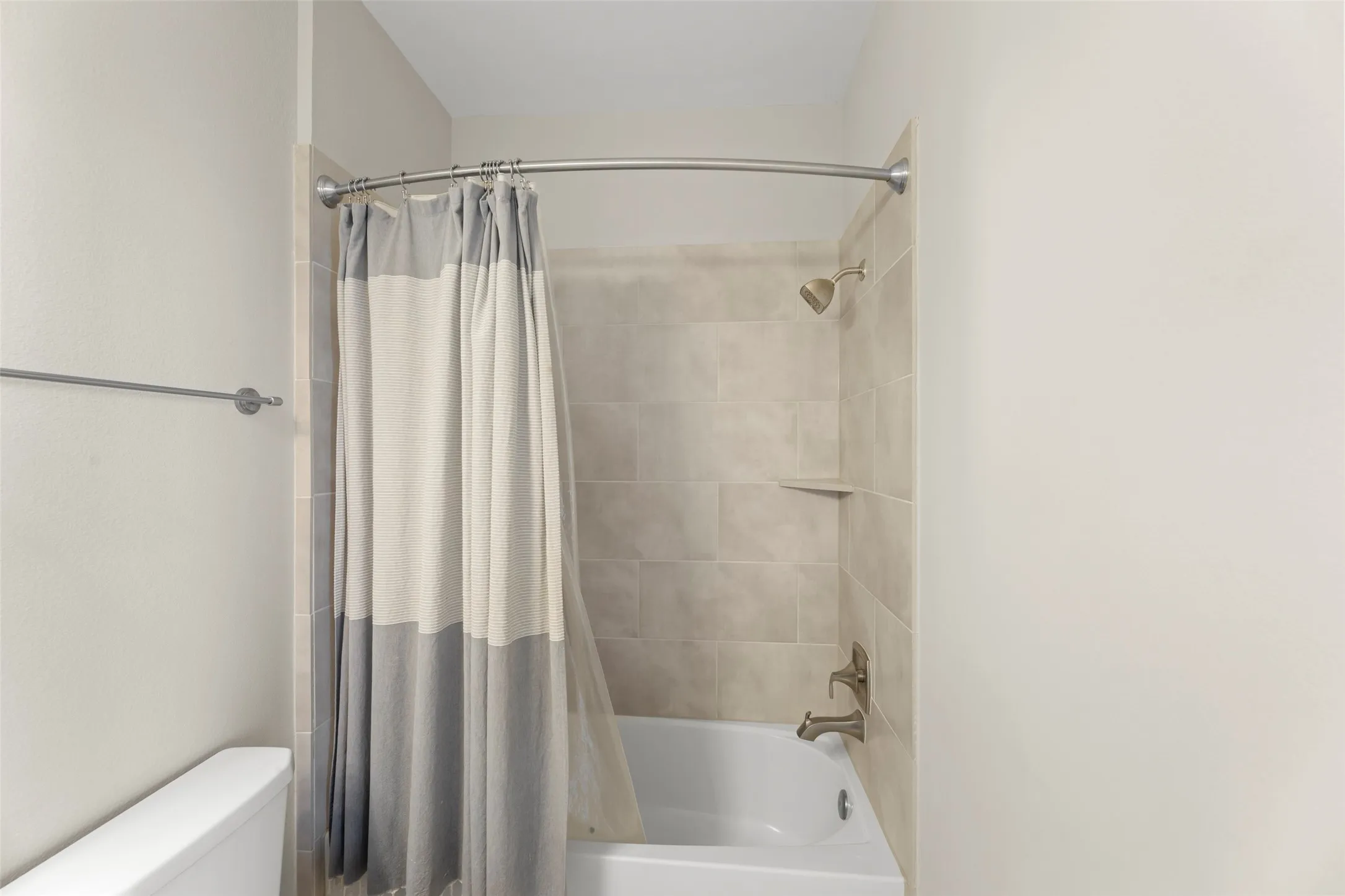Townhouse For Sale in Harris County , 5469 Larkin Street Street 9, Houston, Texas 77007, 3 Bedroom, 4 Bathroom, 2 Garage spaces, 2,844 Sqft, built in 2014, mls#21405956, Real Estate Agent in Houston, Homes For Sale in Harris county, Homes For Sale in Houston, Realtor in Houston Texas, Real Estate Brokerage Independent Realty Texas, Luminita Cordes Realtor