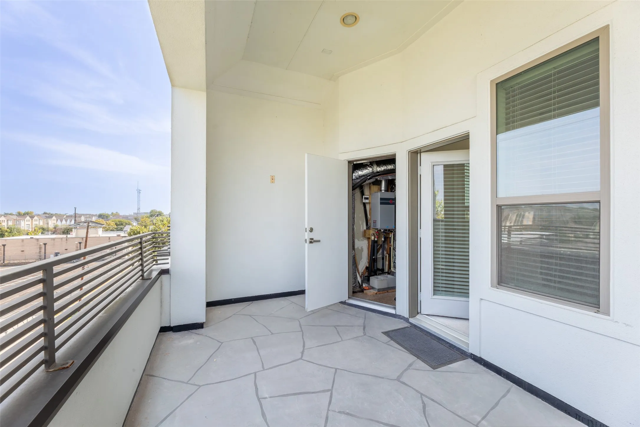 Townhouse For Sale in Harris County , 5469 Larkin Street Street 9, Houston, Texas 77007, 3 Bedroom, 4 Bathroom, 2 Garage spaces, 2,844 Sqft, built in 2014, mls#21405956, Real Estate Agent in Houston, Homes For Sale in Harris county, Homes For Sale in Houston, Realtor in Houston Texas, Real Estate Brokerage Independent Realty Texas, Luminita Cordes Realtor