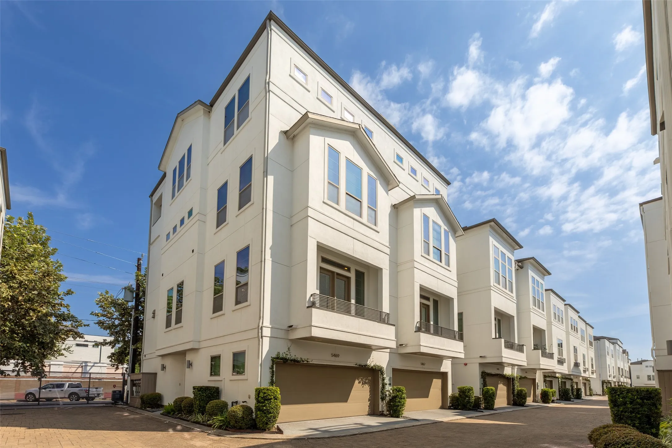 Townhouse For Sale in Harris County , 5469 Larkin Street Street 9, Houston, Texas 77007, 3 Bedroom, 4 Bathroom, 2 Garage spaces, 2,844 Sqft, built in 2014, mls#21405956, Real Estate Agent in Houston, Homes For Sale in Harris county, Homes For Sale in Houston, Realtor in Houston Texas, Real Estate Brokerage Independent Realty Texas, Luminita Cordes Realtor