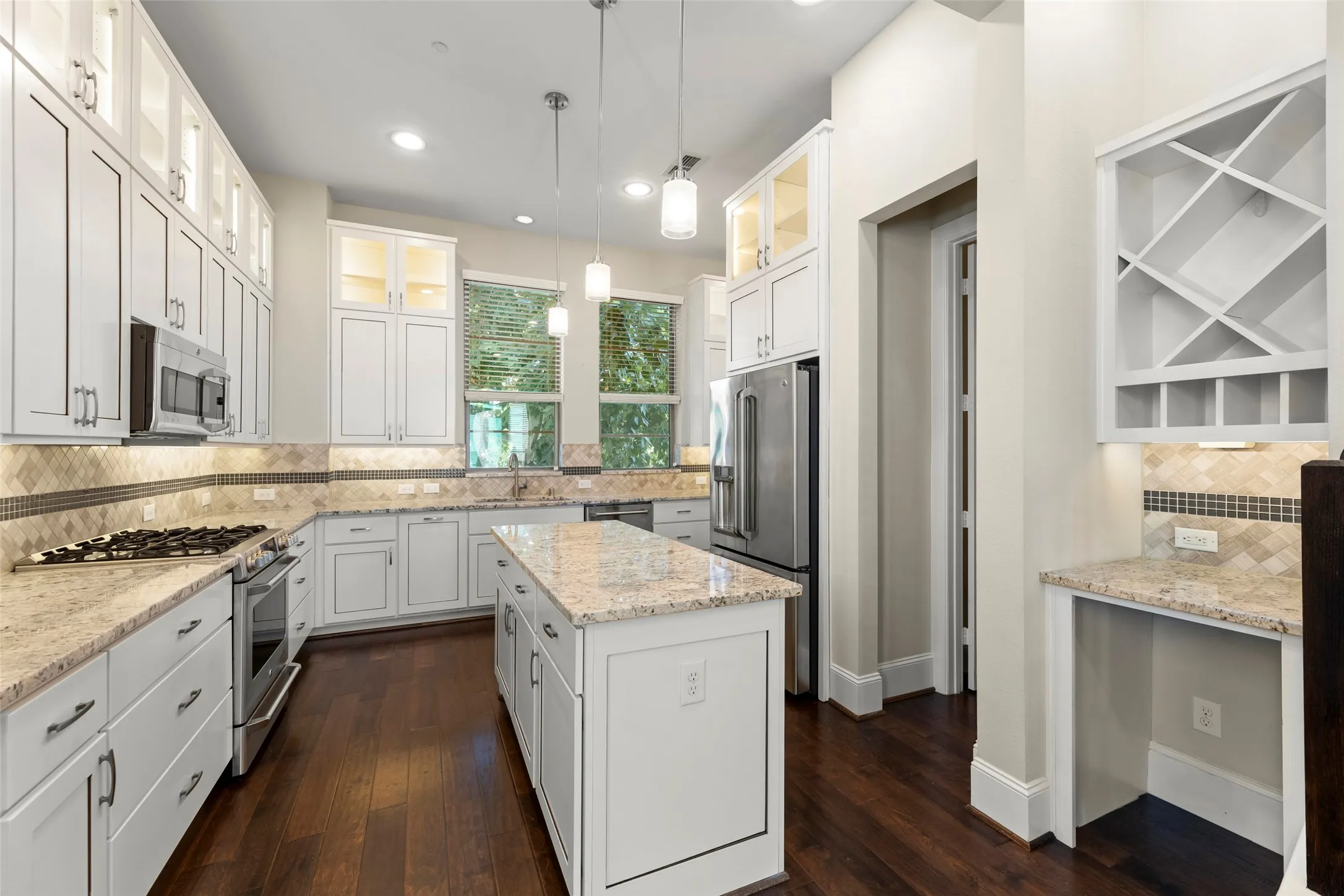 Townhouse For Sale in Harris County , 5469 Larkin Street Street 9, Houston, Texas 77007, 3 Bedroom, 4 Bathroom, 2 Garage spaces, 2,844 Sqft, built in 2014, mls#21405956, Real Estate Agent in Houston, Homes For Sale in Harris county, Homes For Sale in Houston, Realtor in Houston Texas, Real Estate Brokerage Independent Realty Texas, Luminita Cordes Realtor