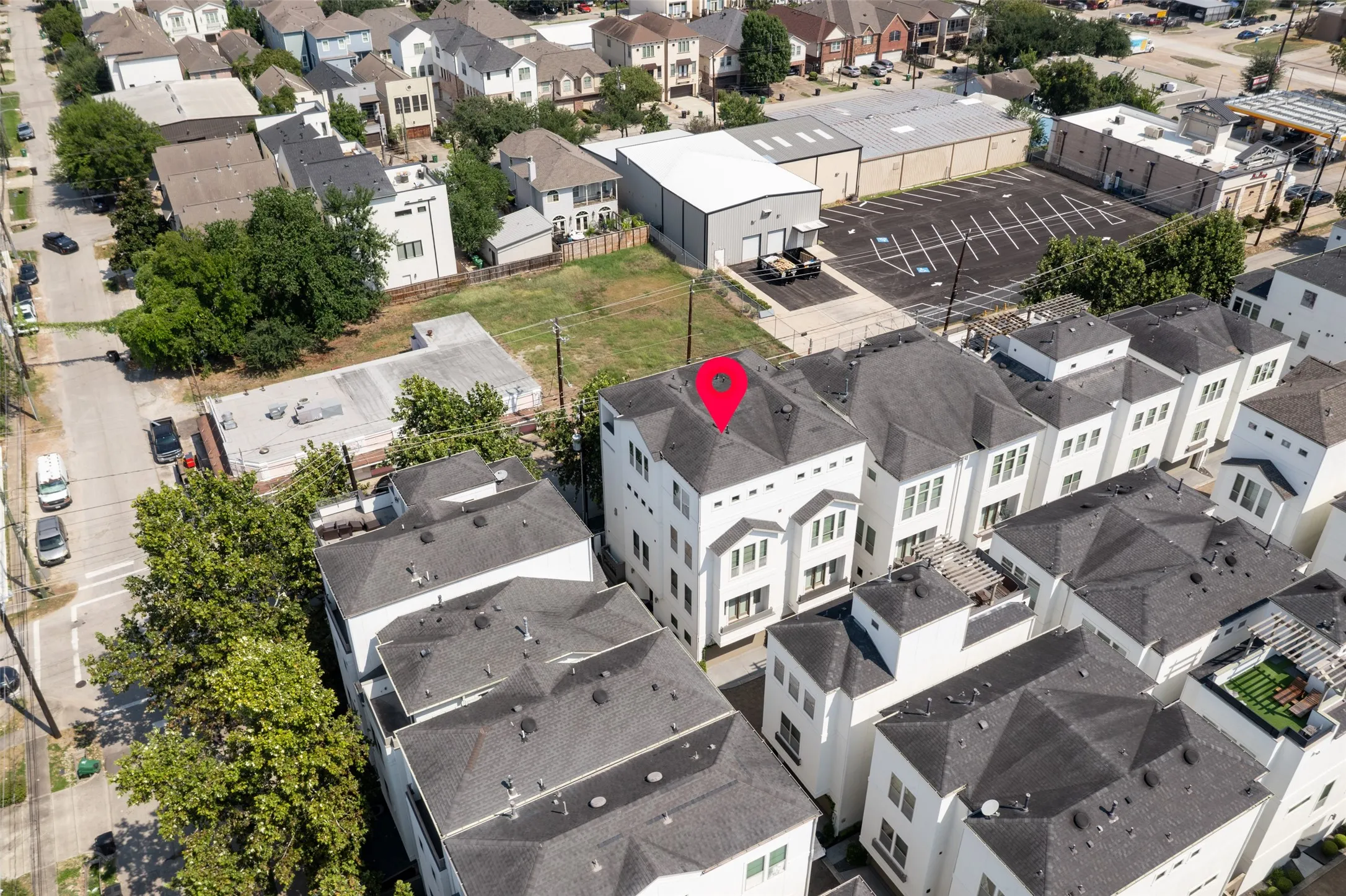 Townhouse For Sale in Harris County , 5469 Larkin Street Street 9, Houston, Texas 77007, 3 Bedroom, 4 Bathroom, 2 Garage spaces, 2,844 Sqft, built in 2014, mls#21405956, Real Estate Agent in Houston, Homes For Sale in Harris county, Homes For Sale in Houston, Realtor in Houston Texas, Real Estate Brokerage Independent Realty Texas, Luminita Cordes Realtor