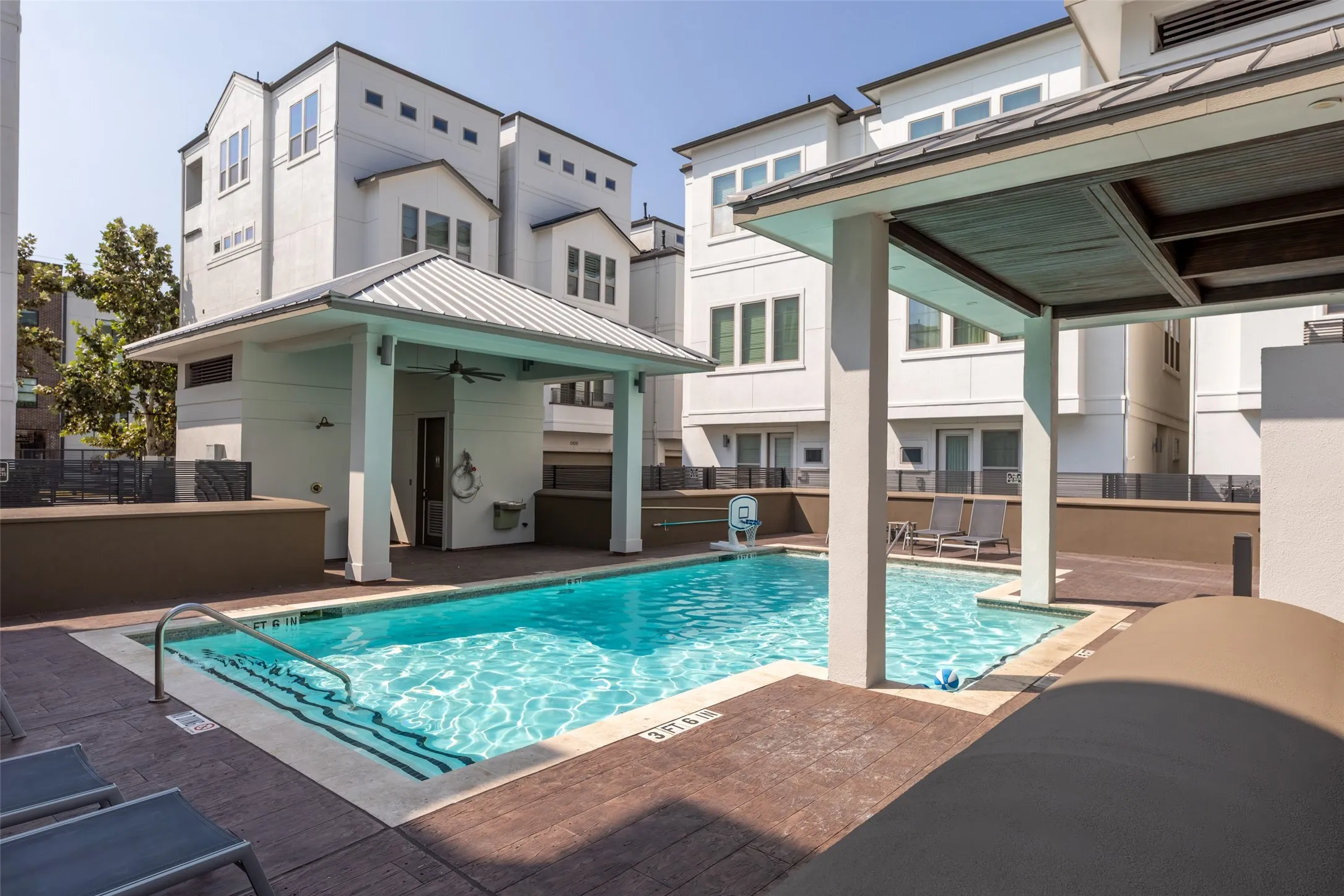 Townhouse For Sale in Harris County , 5469 Larkin Street Street 9, Houston, Texas 77007, 3 Bedroom, 4 Bathroom, 2 Garage spaces, 2,844 Sqft, built in 2014, mls#21405956, Real Estate Agent in Houston, Homes For Sale in Harris county, Homes For Sale in Houston, Realtor in Houston Texas, Real Estate Brokerage Independent Realty Texas, Luminita Cordes Realtor