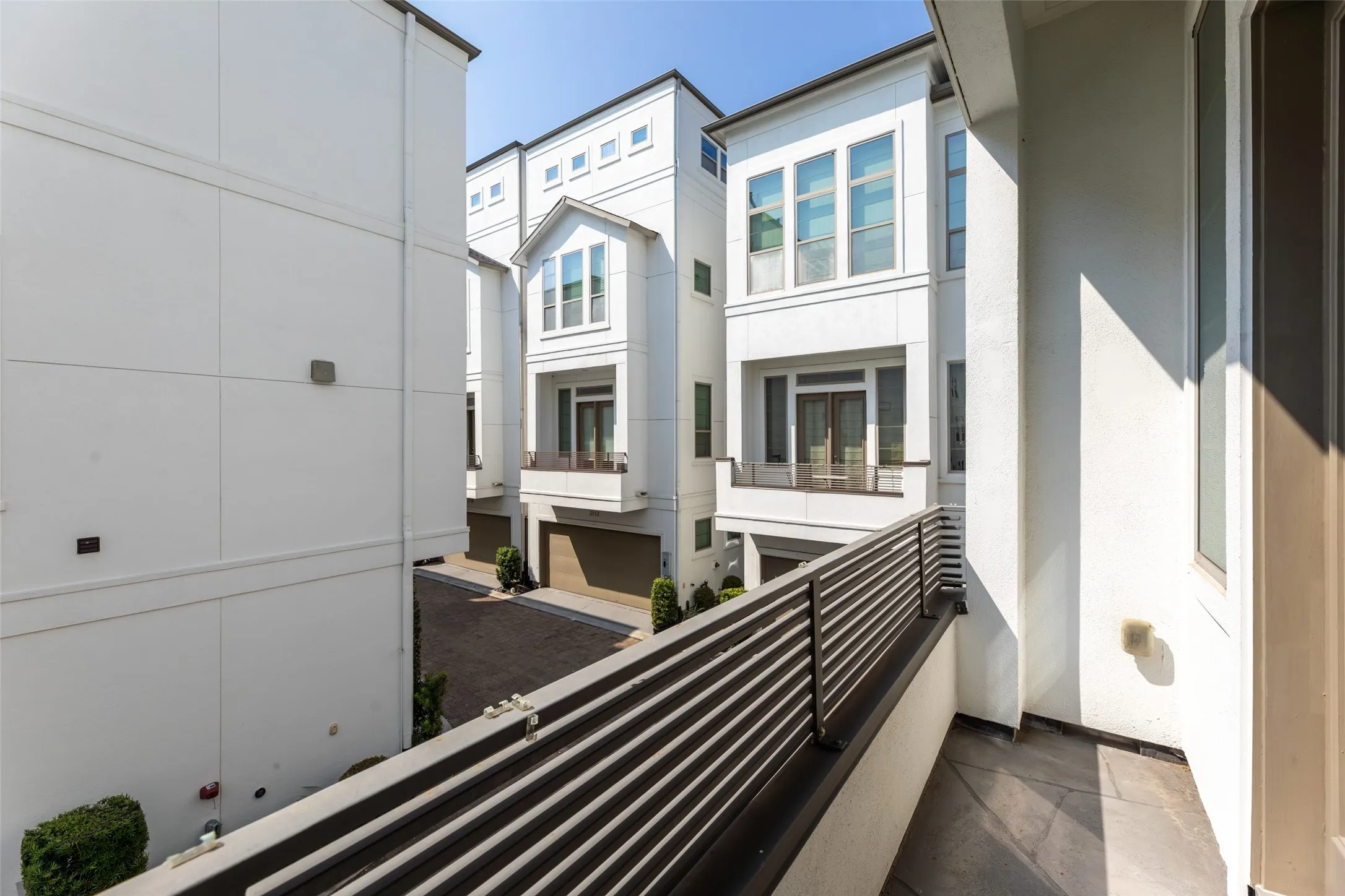 Townhouse For Sale in Harris County , 5469 Larkin Street Street 9, Houston, Texas 77007, 3 Bedroom, 4 Bathroom, 2 Garage spaces, 2,844 Sqft, built in 2014, mls#21405956, Real Estate Agent in Houston, Homes For Sale in Harris county, Homes For Sale in Houston, Realtor in Houston Texas, Real Estate Brokerage Independent Realty Texas, Luminita Cordes Realtor