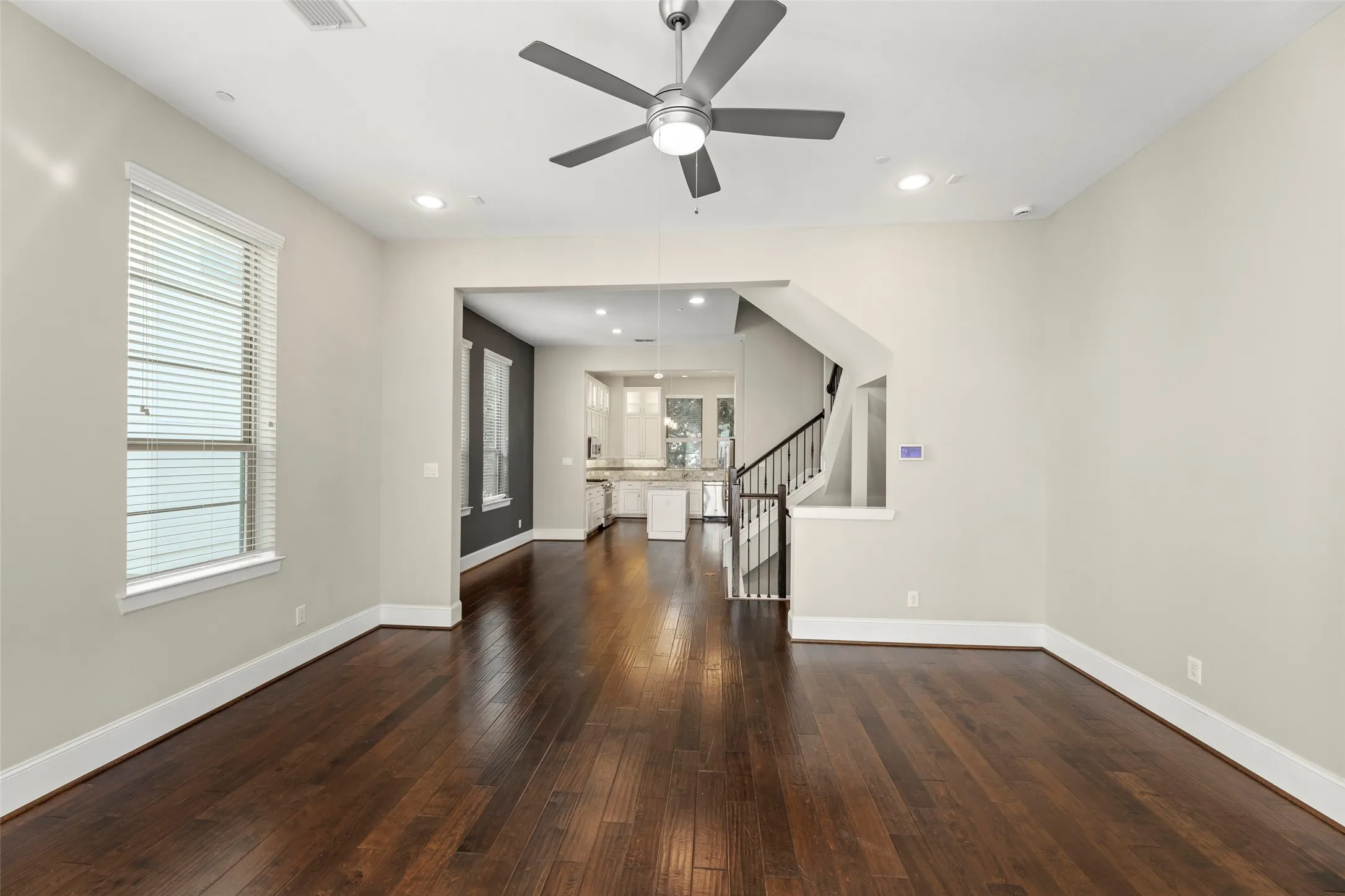 Townhouse For Sale in Harris County , 5469 Larkin Street Street 9, Houston, Texas 77007, 3 Bedroom, 4 Bathroom, 2 Garage spaces, 2,844 Sqft, built in 2014, mls#21405956, Real Estate Agent in Houston, Homes For Sale in Harris county, Homes For Sale in Houston, Realtor in Houston Texas, Real Estate Brokerage Independent Realty Texas, Luminita Cordes Realtor