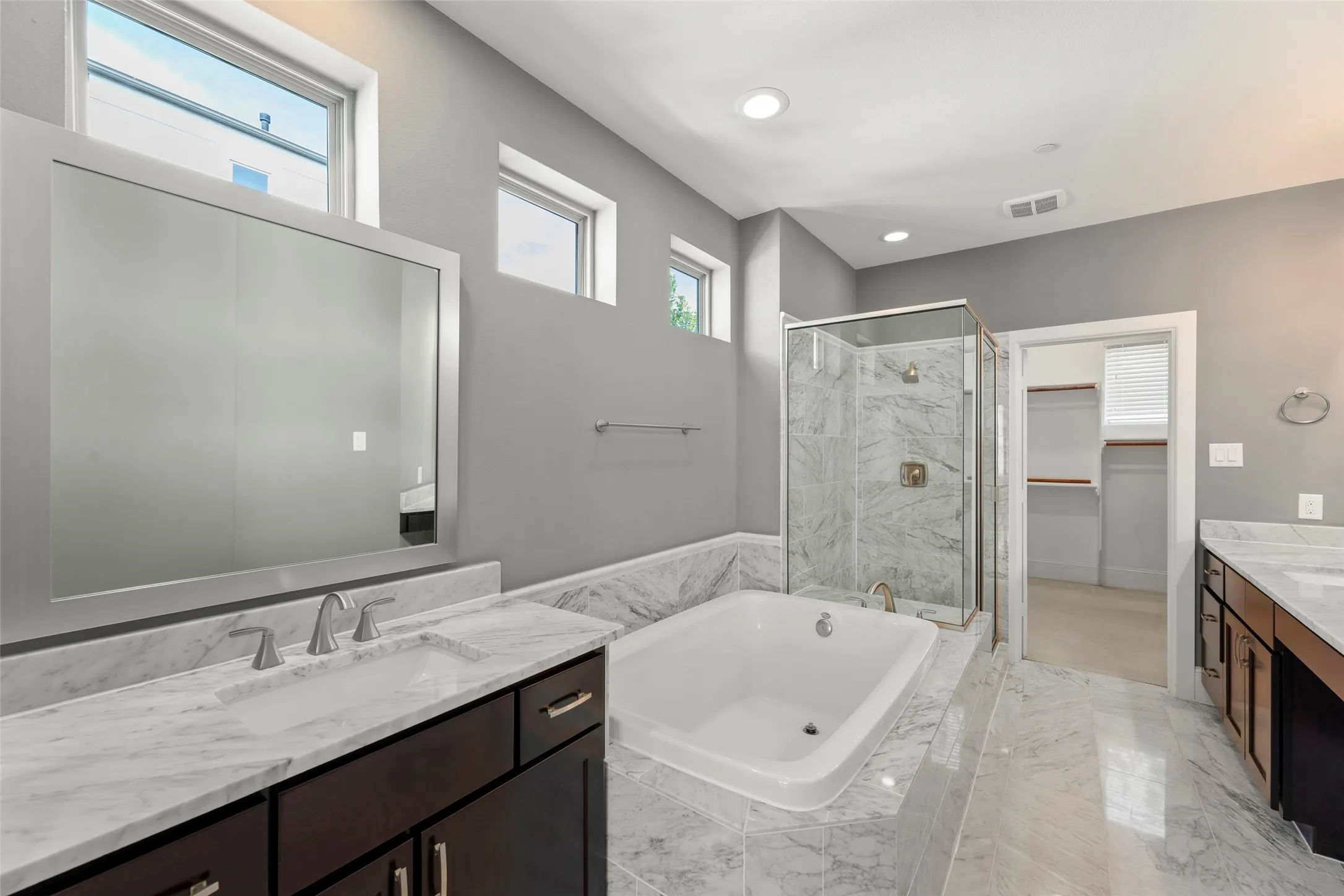 Townhouse For Sale in Harris County , 5469 Larkin Street Street 9, Houston, Texas 77007, 3 Bedroom, 4 Bathroom, 2 Garage spaces, 2,844 Sqft, built in 2014, mls#21405956, Real Estate Agent in Houston, Homes For Sale in Harris county, Homes For Sale in Houston, Realtor in Houston Texas, Real Estate Brokerage Independent Realty Texas, Luminita Cordes Realtor