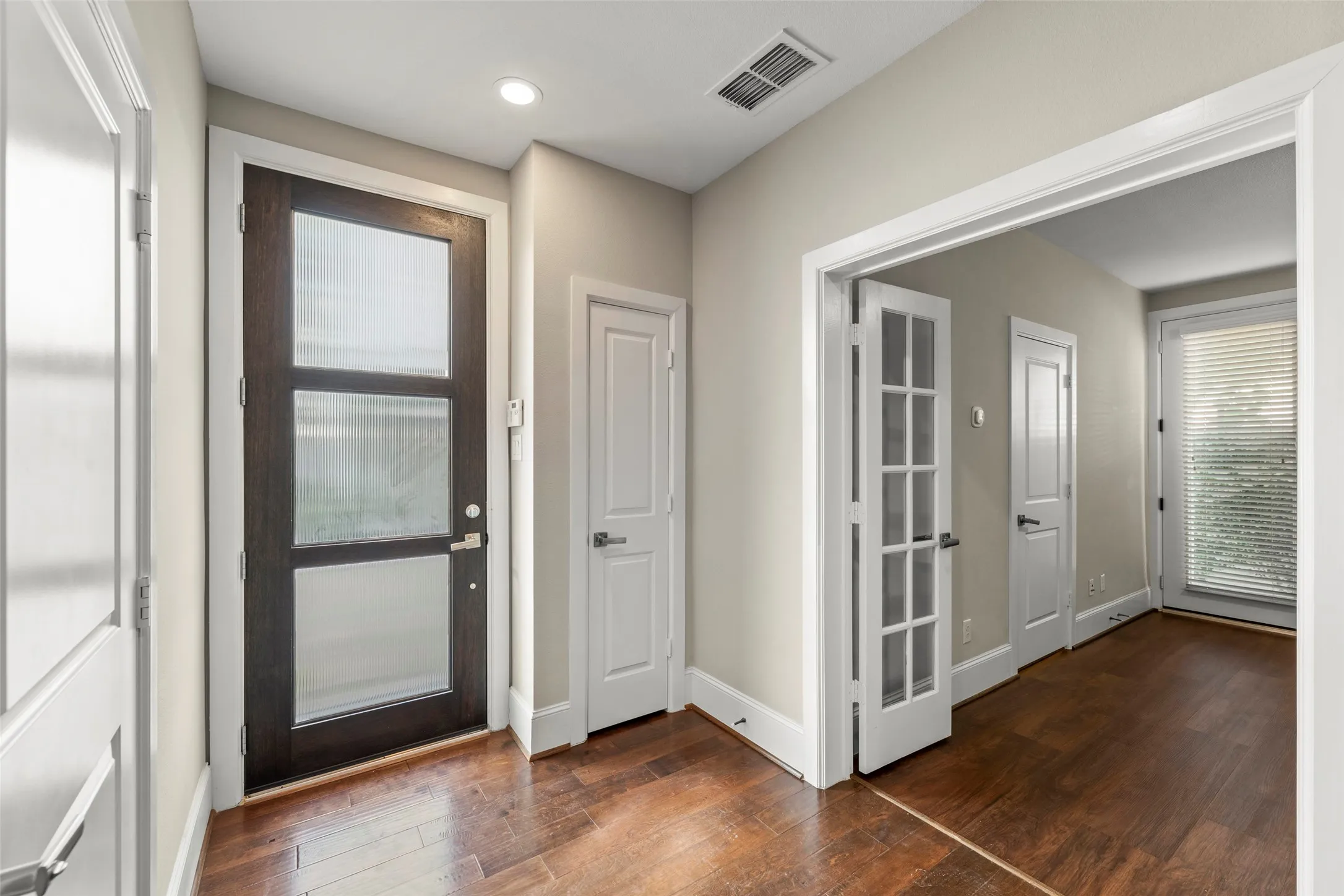 Townhouse For Sale in Harris County , 5469 Larkin Street Street 9, Houston, Texas 77007, 3 Bedroom, 4 Bathroom, 2 Garage spaces, 2,844 Sqft, built in 2014, mls#21405956, Real Estate Agent in Houston, Homes For Sale in Harris county, Homes For Sale in Houston, Realtor in Houston Texas, Real Estate Brokerage Independent Realty Texas, Luminita Cordes Realtor