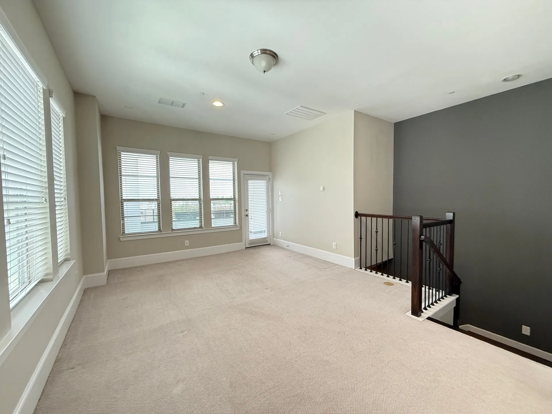 Townhouse For Sale in Harris County , 5469 Larkin Street Street 9, Houston, Texas 77007, 3 Bedroom, 4 Bathroom, 2 Garage spaces, 2,844 Sqft, built in 2014, mls#21405956, Real Estate Agent in Houston, Homes For Sale in Harris county, Homes For Sale in Houston, Realtor in Houston Texas, Real Estate Brokerage Independent Realty Texas, Luminita Cordes Realtor