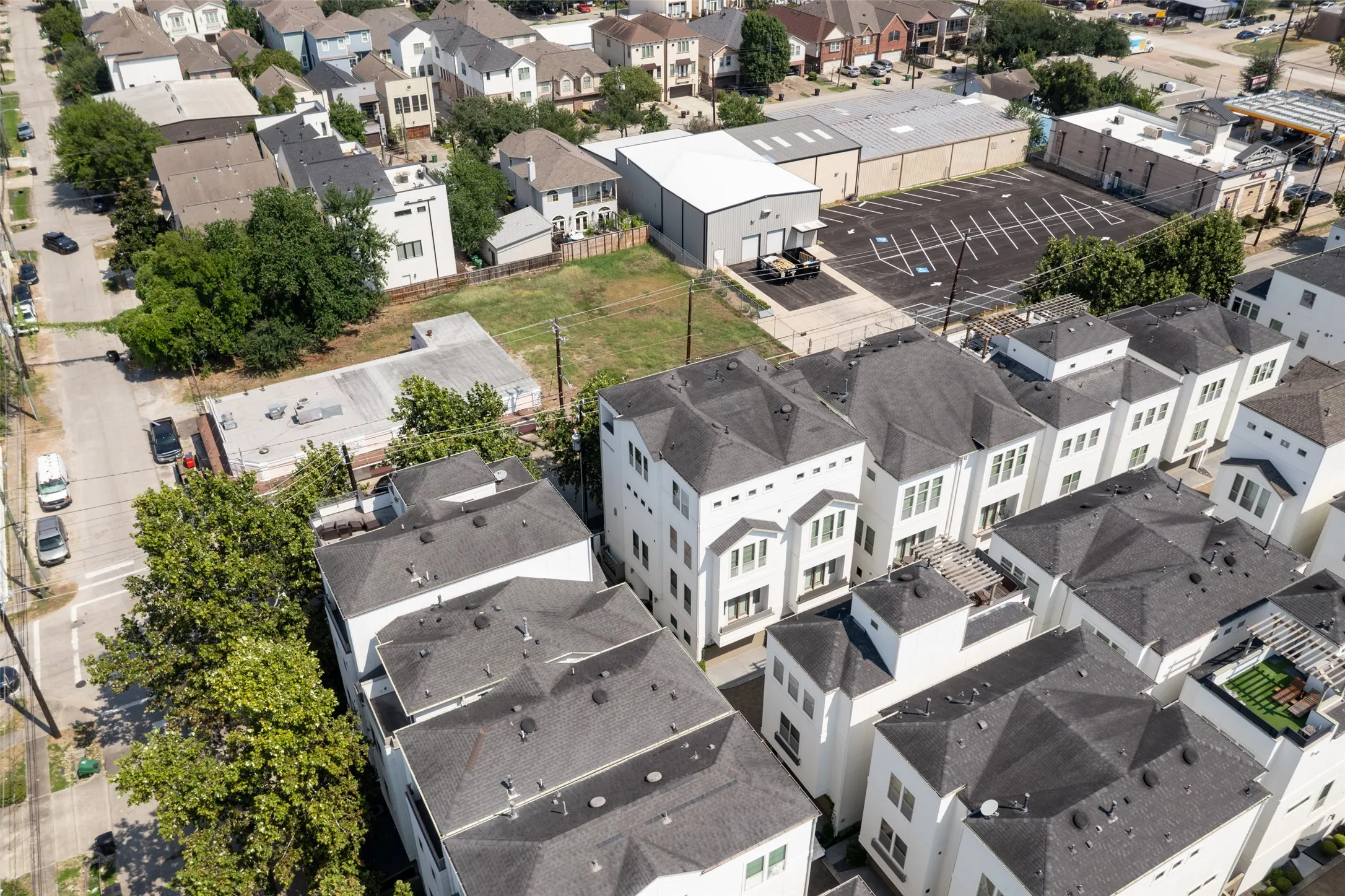 Townhouse For Sale in Harris County , 5469 Larkin Street Street 9, Houston, Texas 77007, 3 Bedroom, 4 Bathroom, 2 Garage spaces, 2,844 Sqft, built in 2014, mls#21405956, Real Estate Agent in Houston, Homes For Sale in Harris county, Homes For Sale in Houston, Realtor in Houston Texas, Real Estate Brokerage Independent Realty Texas, Luminita Cordes Realtor