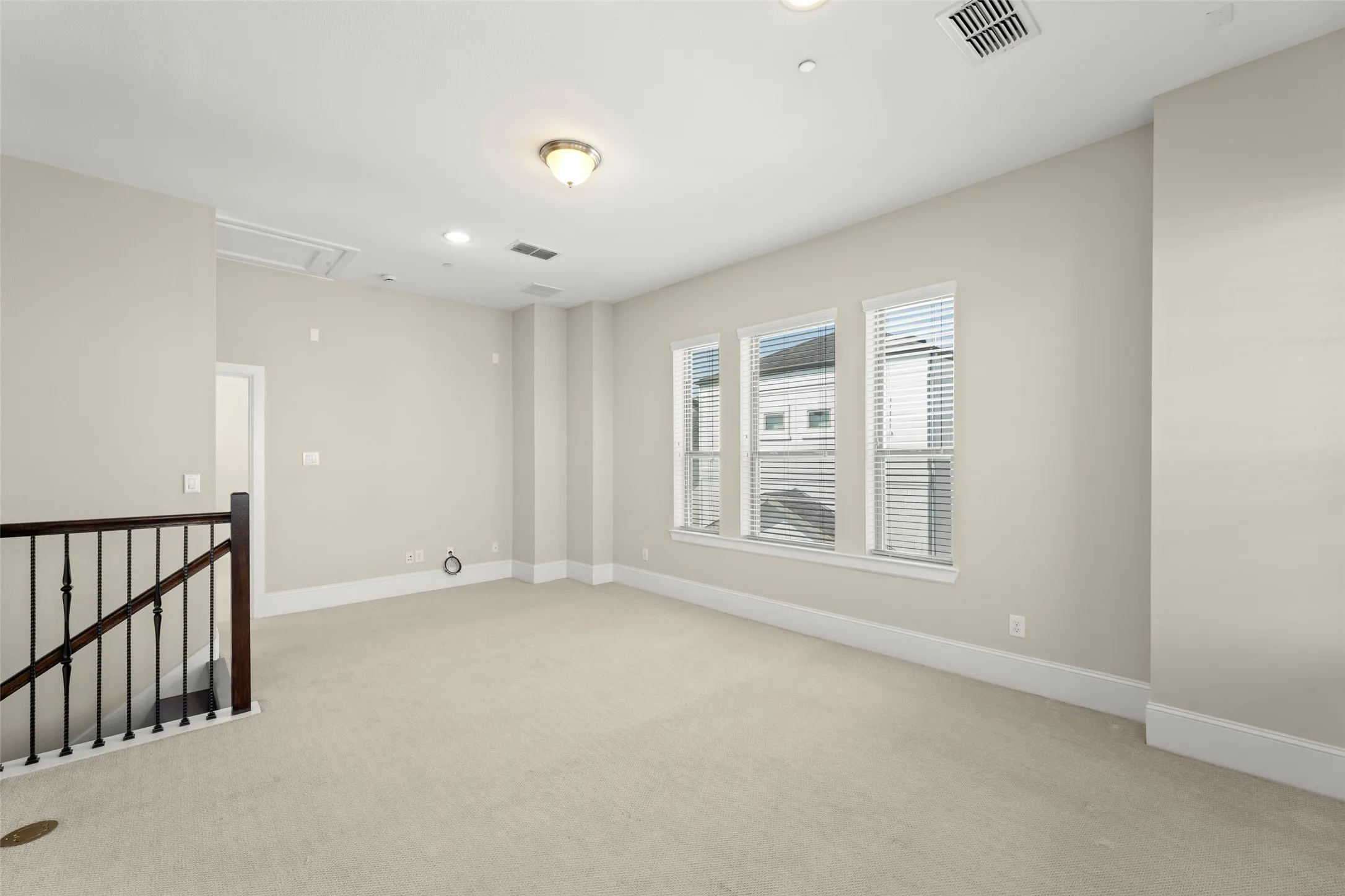 Townhouse For Sale in Harris County , 5469 Larkin Street Street 9, Houston, Texas 77007, 3 Bedroom, 4 Bathroom, 2 Garage spaces, 2,844 Sqft, built in 2014, mls#21405956, Real Estate Agent in Houston, Homes For Sale in Harris county, Homes For Sale in Houston, Realtor in Houston Texas, Real Estate Brokerage Independent Realty Texas, Luminita Cordes Realtor