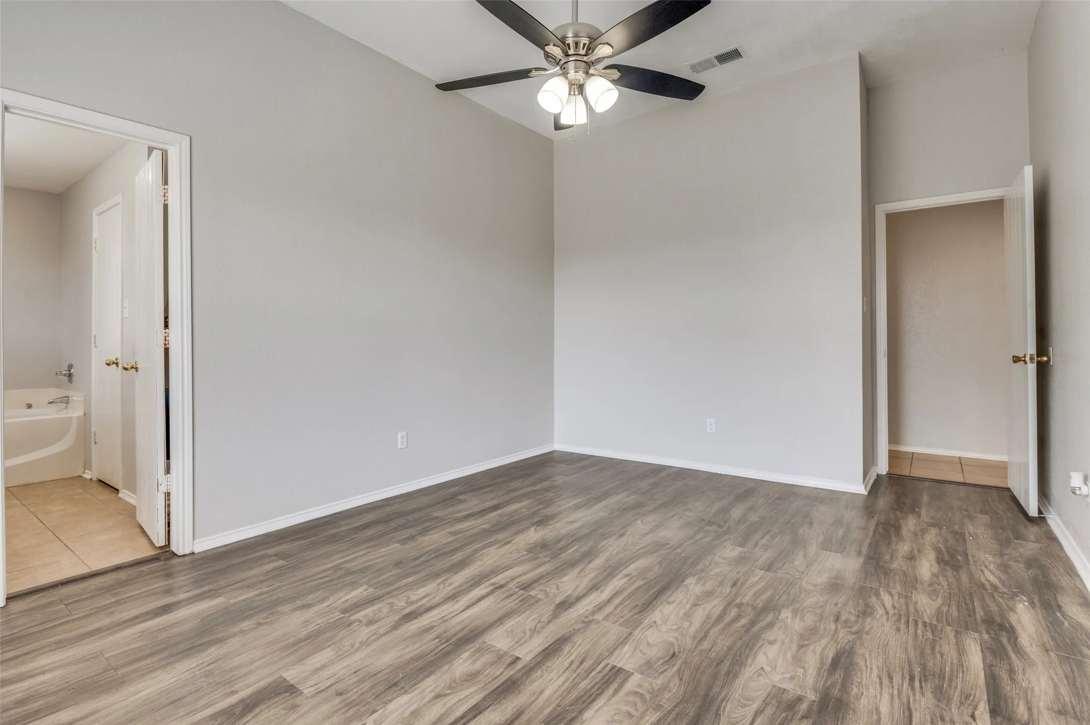 Single Family Residence For Rent in Tarrant County , 800 Ponselle Drive, Arlington, Texas 76001, 3 Bedroom, 2 Bathroom, 2 Garage spaces, 1,441 Sqft, built in 1999, mls#21406762, Real Estate Agent in Arlington, Homes For Rent in Tarrant county, Homes For Rent in Arlington, Realtor in Arlington Texas, Real Estate Brokerage Independent Realty Texas, Luminita Cordes Realtor