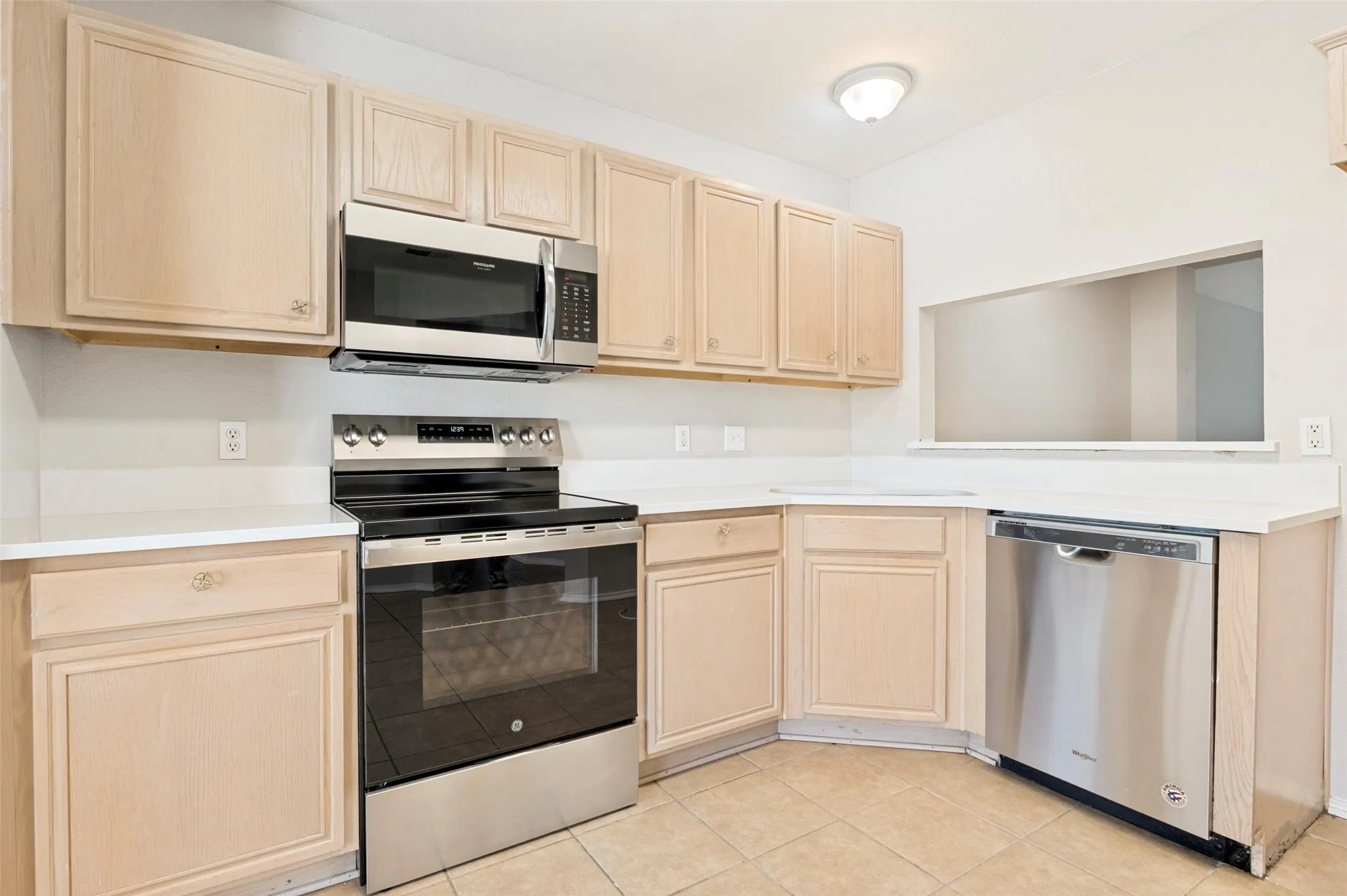 Single Family Residence For Rent in Tarrant County , 800 Ponselle Drive, Arlington, Texas 76001, 3 Bedroom, 2 Bathroom, 2 Garage spaces, 1,441 Sqft, built in 1999, mls#21406762, Real Estate Agent in Arlington, Homes For Rent in Tarrant county, Homes For Rent in Arlington, Realtor in Arlington Texas, Real Estate Brokerage Independent Realty Texas, Luminita Cordes Realtor