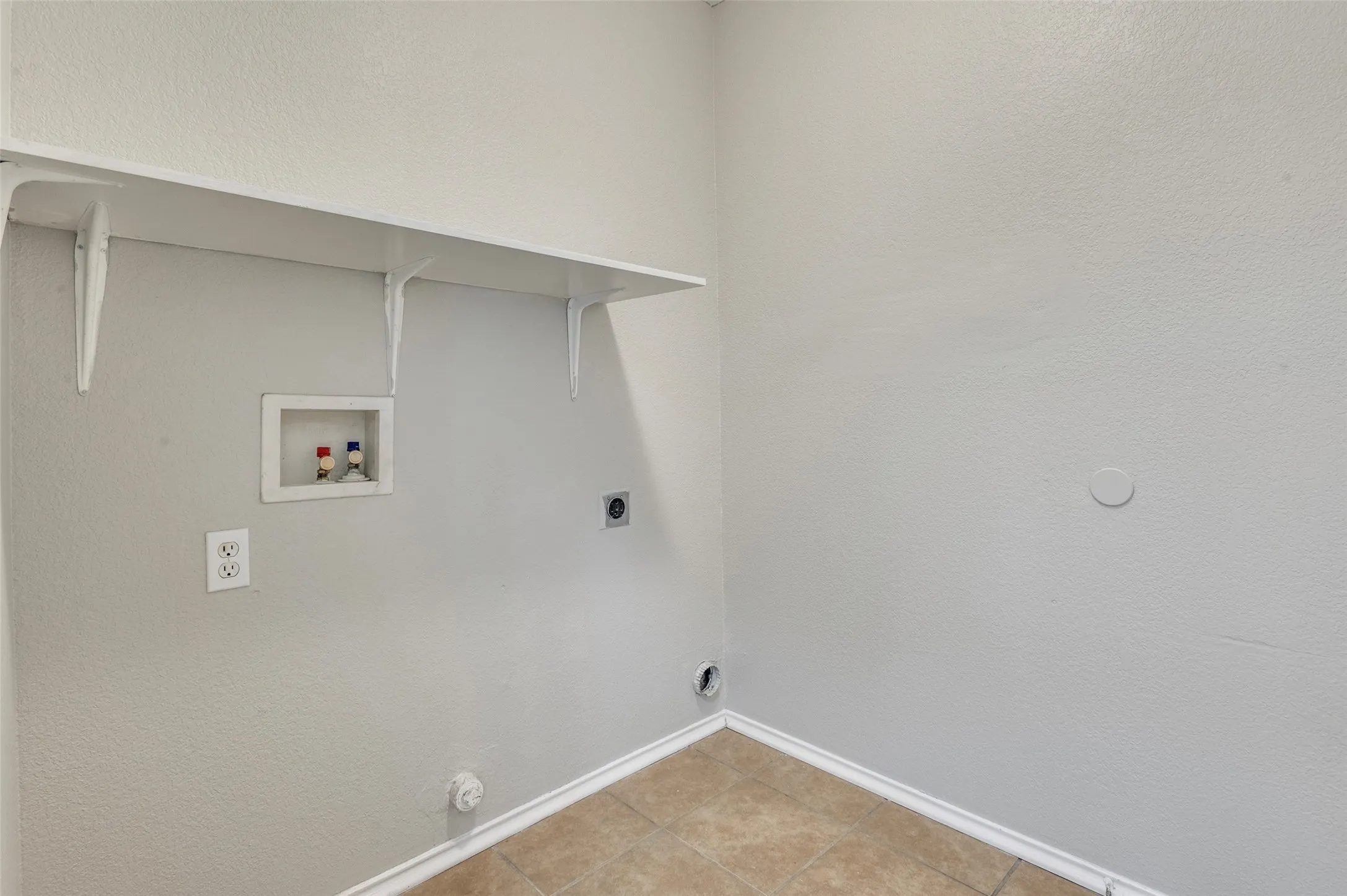 Single Family Residence For Rent in Tarrant County , 800 Ponselle Drive, Arlington, Texas 76001, 3 Bedroom, 2 Bathroom, 2 Garage spaces, 1,441 Sqft, built in 1999, mls#21406762, Real Estate Agent in Arlington, Homes For Rent in Tarrant county, Homes For Rent in Arlington, Realtor in Arlington Texas, Real Estate Brokerage Independent Realty Texas, Luminita Cordes Realtor