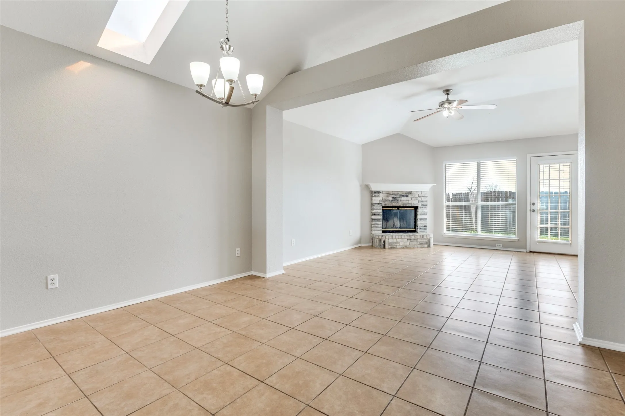 Single Family Residence For Rent in Tarrant County , 800 Ponselle Drive, Arlington, Texas 76001, 3 Bedroom, 2 Bathroom, 2 Garage spaces, 1,441 Sqft, built in 1999, mls#21406762, Real Estate Agent in Arlington, Homes For Rent in Tarrant county, Homes For Rent in Arlington, Realtor in Arlington Texas, Real Estate Brokerage Independent Realty Texas, Luminita Cordes Realtor