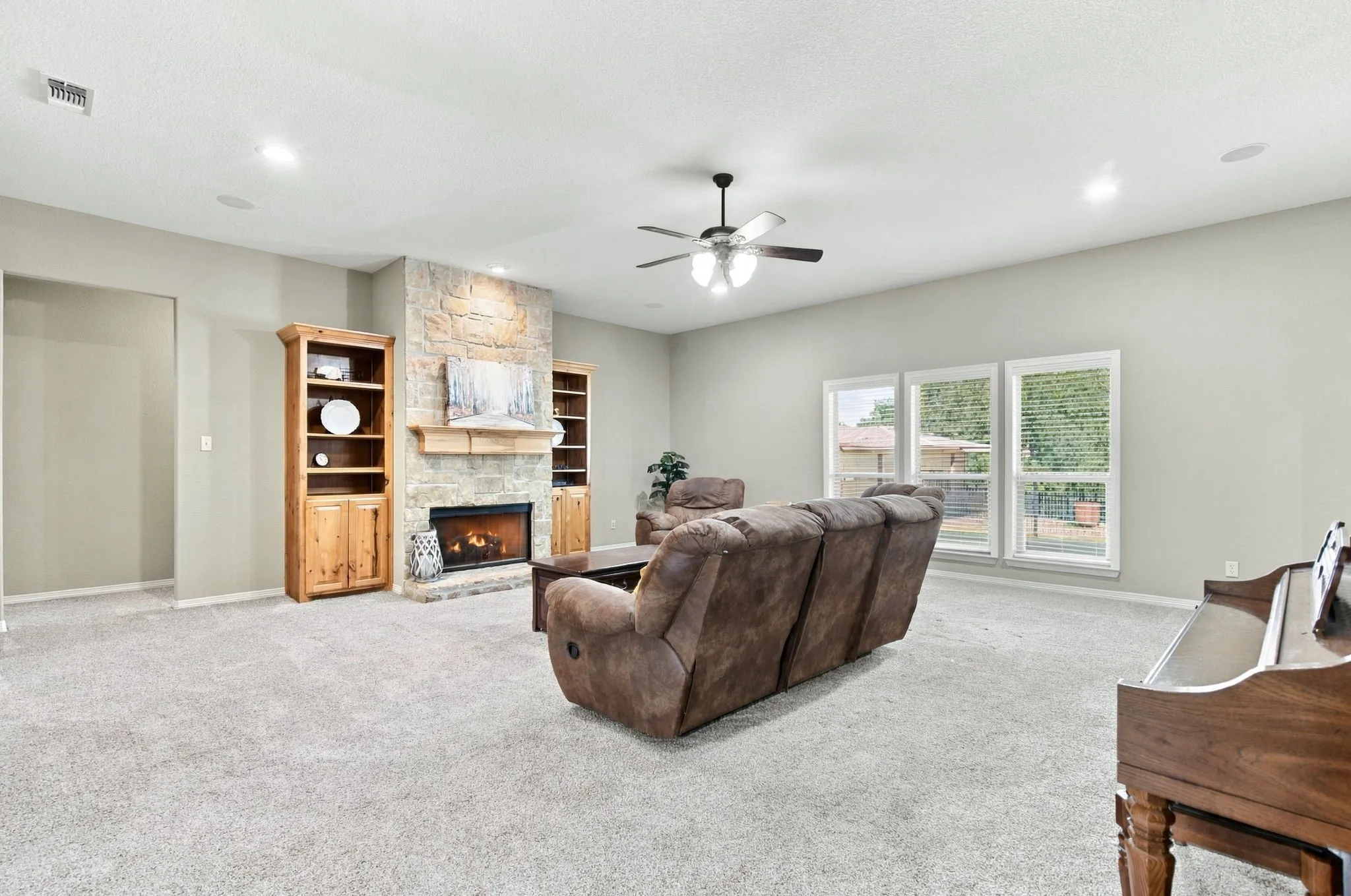 Single Family Residence For Sale in Parker County , 108 Cedar Ranch Drive, Weatherford, Texas 76087, 4 Bedroom, 3 Bathroom, 2 Garage spaces, 2,671 Sqft, built in 2012, mls#21363193, Real Estate Agent in Weatherford, Homes For Sale in Parker county, Homes For Sale in Weatherford, Realtor in Weatherford Texas, Real Estate Brokerage Independent Realty Texas, Luminita Cordes Realtor