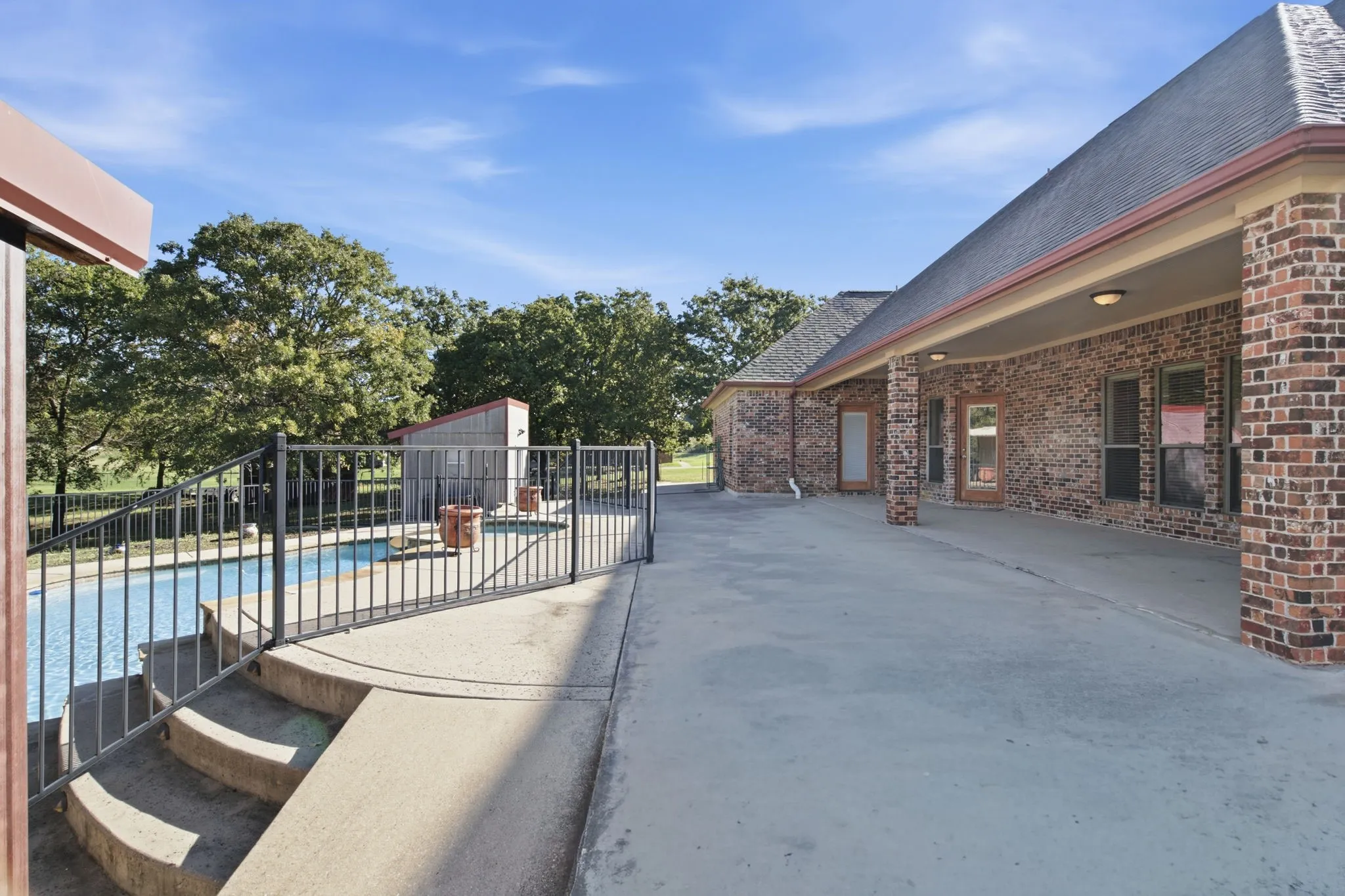 Single Family Residence For Sale in Parker County , 108 Cedar Ranch Drive, Weatherford, Texas 76087, 4 Bedroom, 3 Bathroom, 2 Garage spaces, 2,671 Sqft, built in 2012, mls#21363193, Real Estate Agent in Weatherford, Homes For Sale in Parker county, Homes For Sale in Weatherford, Realtor in Weatherford Texas, Real Estate Brokerage Independent Realty Texas, Luminita Cordes Realtor