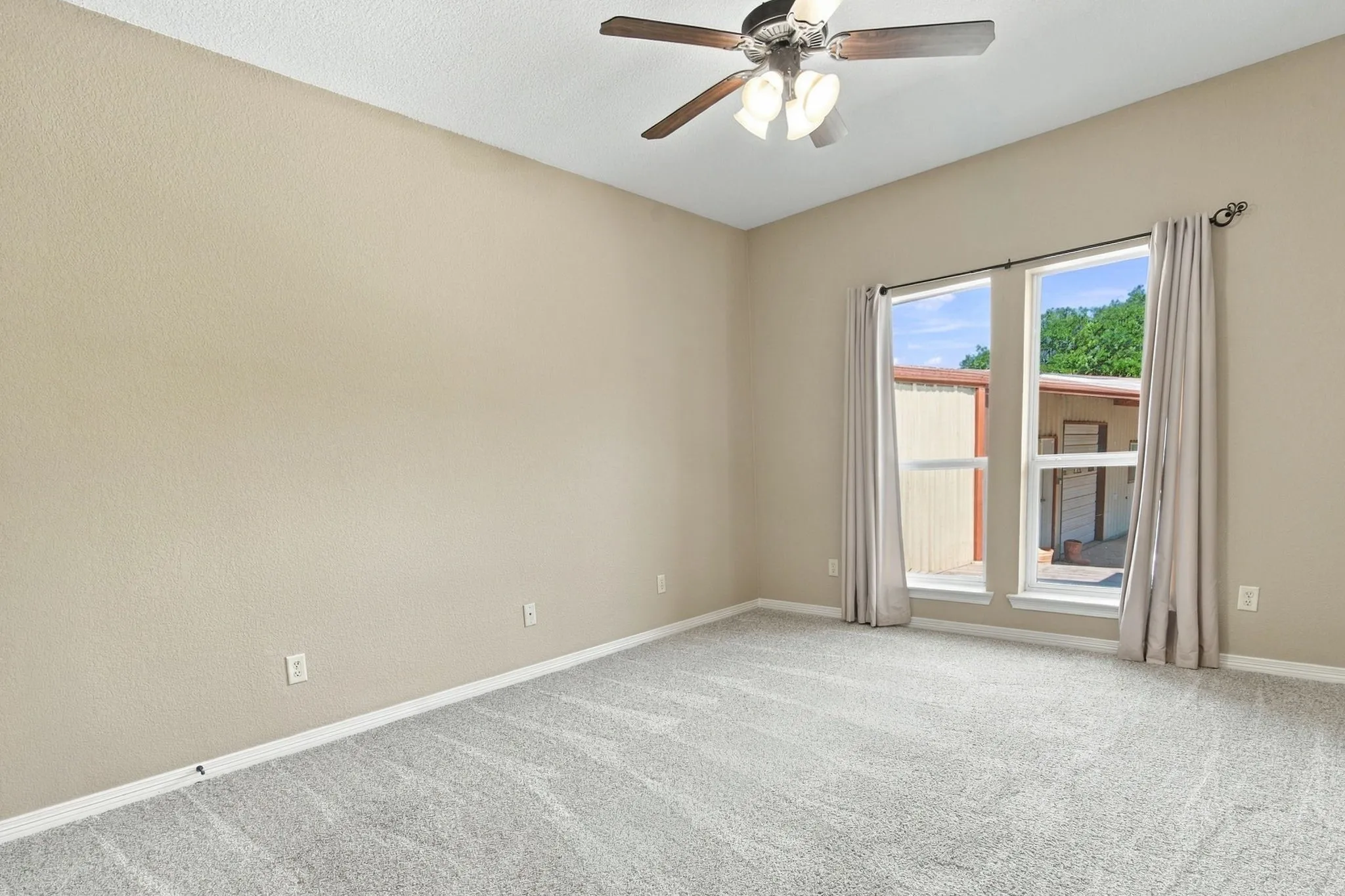 Single Family Residence For Sale in Parker County , 108 Cedar Ranch Drive, Weatherford, Texas 76087, 4 Bedroom, 3 Bathroom, 2 Garage spaces, 2,671 Sqft, built in 2012, mls#21363193, Real Estate Agent in Weatherford, Homes For Sale in Parker county, Homes For Sale in Weatherford, Realtor in Weatherford Texas, Real Estate Brokerage Independent Realty Texas, Luminita Cordes Realtor