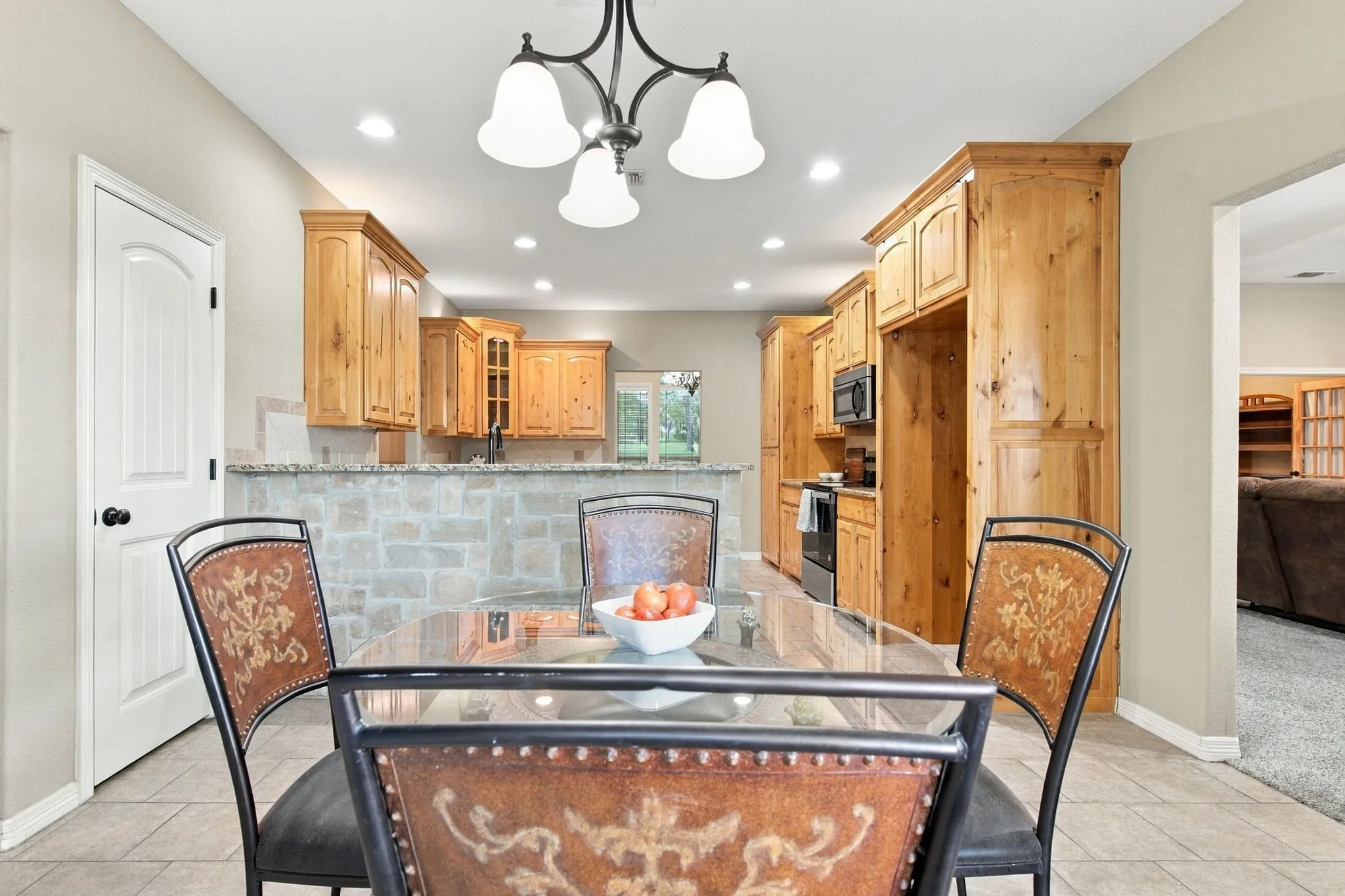 Single Family Residence For Sale in Parker County , 108 Cedar Ranch Drive, Weatherford, Texas 76087, 4 Bedroom, 3 Bathroom, 2 Garage spaces, 2,671 Sqft, built in 2012, mls#21363193, Real Estate Agent in Weatherford, Homes For Sale in Parker county, Homes For Sale in Weatherford, Realtor in Weatherford Texas, Real Estate Brokerage Independent Realty Texas, Luminita Cordes Realtor
