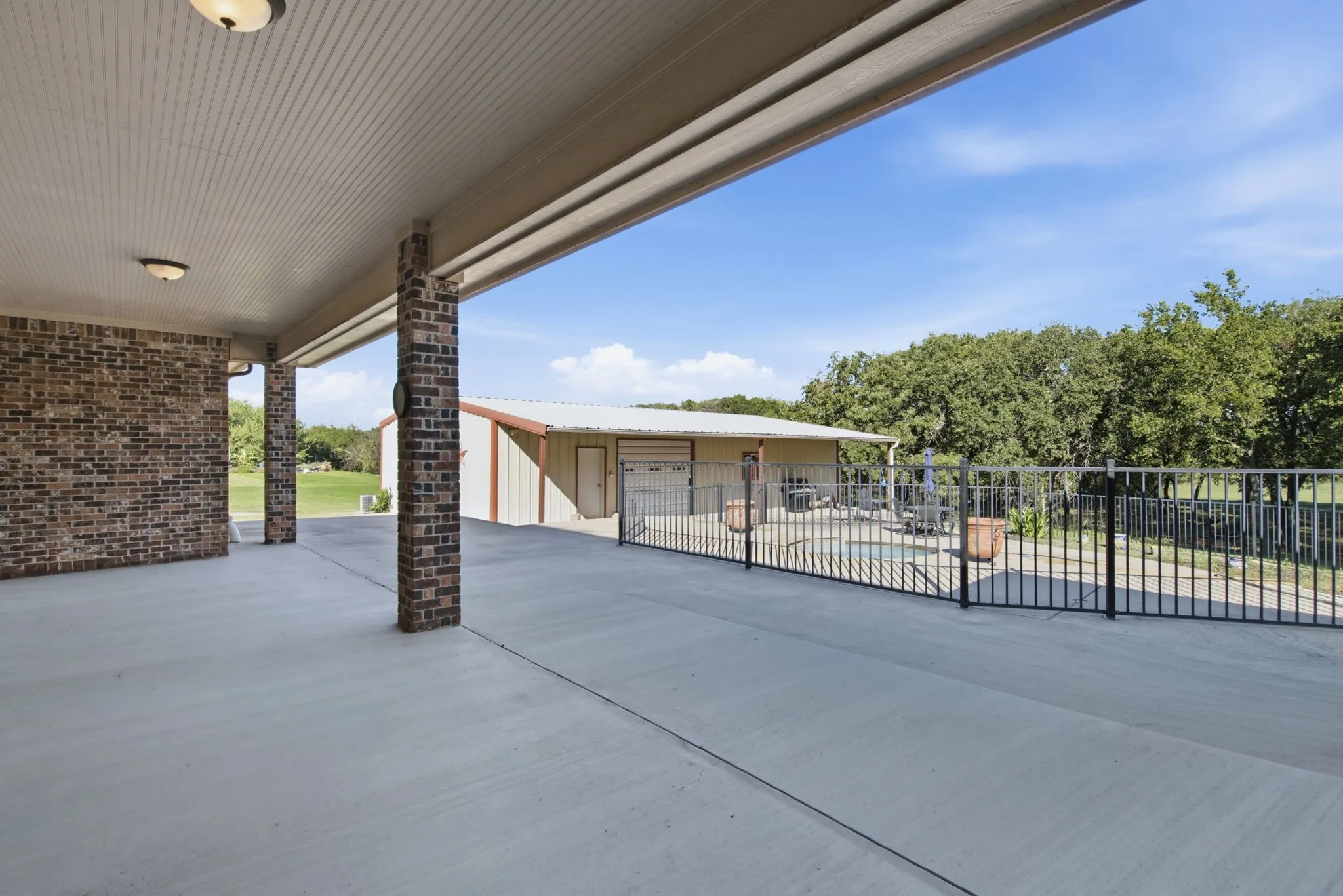 Single Family Residence For Sale in Parker County , 108 Cedar Ranch Drive, Weatherford, Texas 76087, 4 Bedroom, 3 Bathroom, 2 Garage spaces, 2,671 Sqft, built in 2012, mls#21363193, Real Estate Agent in Weatherford, Homes For Sale in Parker county, Homes For Sale in Weatherford, Realtor in Weatherford Texas, Real Estate Brokerage Independent Realty Texas, Luminita Cordes Realtor