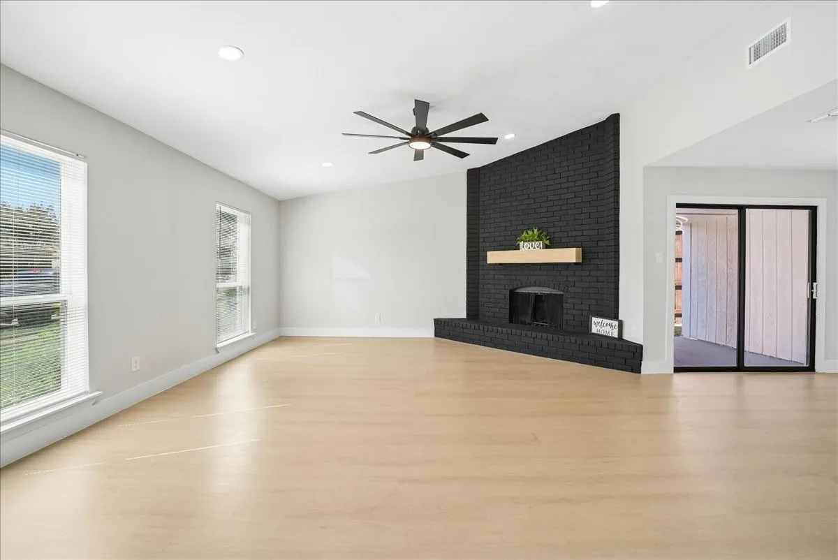 Single Family Residence For Sale in Dallas County , 11615 Featherbrook Drive, Dallas, Texas 75228, 3 Bedroom, 2 Bathroom, 2 Garage spaces, 1,529 Sqft, built in 1978, mls#21408146, Real Estate Agent in Dallas, Homes For Sale in Dallas county, Homes For Sale in Dallas, Realtor in Dallas Texas, Real Estate Brokerage Independent Realty Texas, Luminita Cordes Realtor