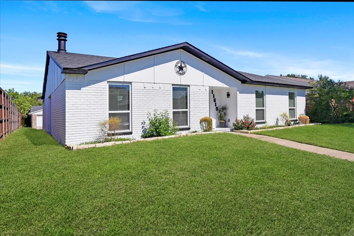 Single Family Residence For Sale in Dallas County , 11615 Featherbrook Drive, Dallas, Texas 75228, 3 Bedroom, 2 Bathroom, 2 Garage spaces, 1,529 Sqft, built in 1978, mls#21408146, Real Estate Agent in Dallas, Homes For Sale in Dallas county, Homes For Sale in Dallas, Realtor in Dallas Texas, Real Estate Brokerage Independent Realty Texas, Luminita Cordes Realtor