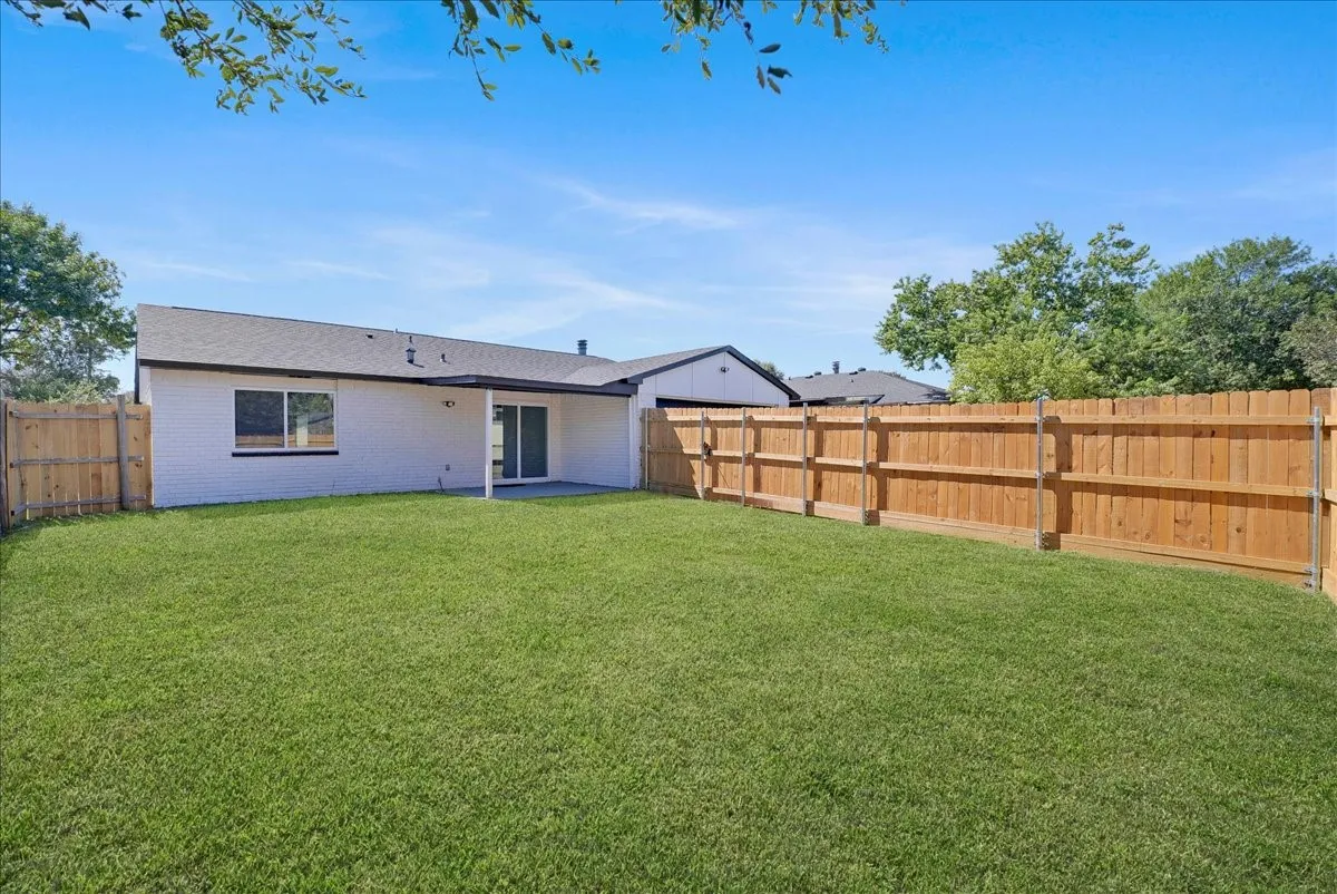 Single Family Residence For Sale in Dallas County , 11615 Featherbrook Drive, Dallas, Texas 75228, 3 Bedroom, 2 Bathroom, 2 Garage spaces, 1,529 Sqft, built in 1978, mls#21408146, Real Estate Agent in Dallas, Homes For Sale in Dallas county, Homes For Sale in Dallas, Realtor in Dallas Texas, Real Estate Brokerage Independent Realty Texas, Luminita Cordes Realtor