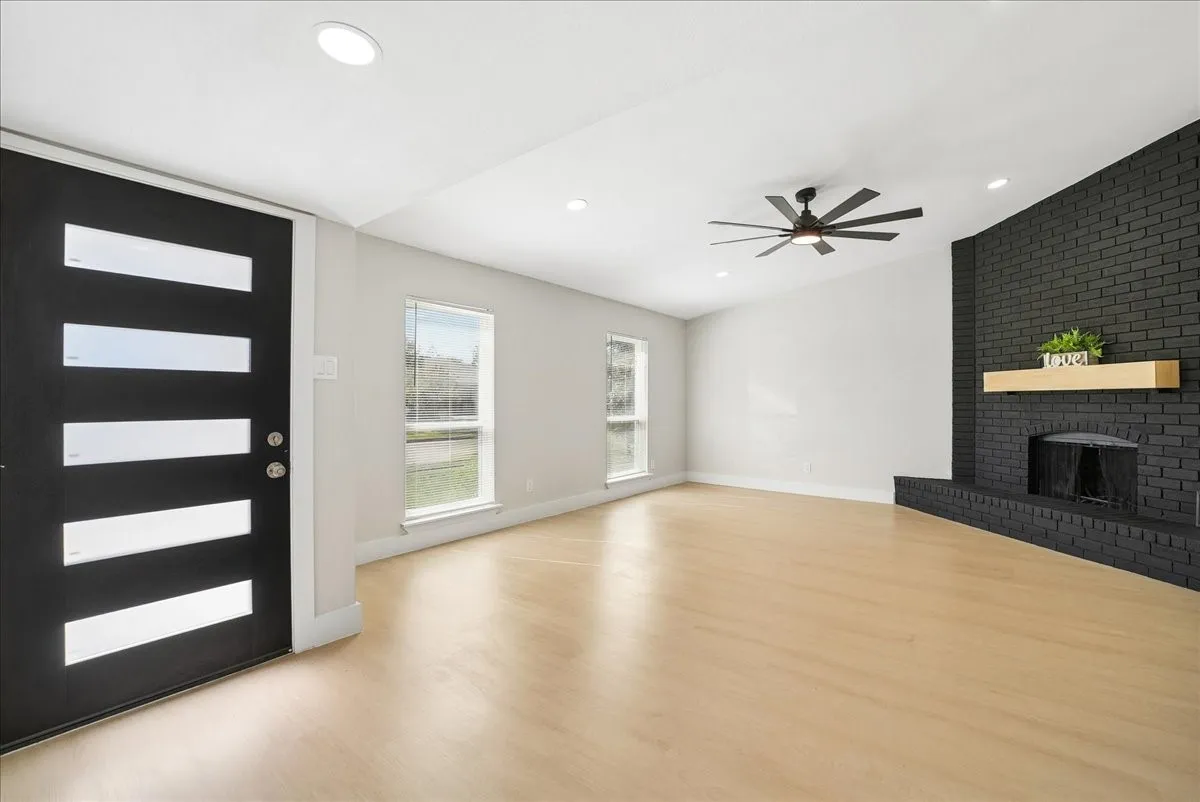 Single Family Residence For Sale in Dallas County , 11615 Featherbrook Drive, Dallas, Texas 75228, 3 Bedroom, 2 Bathroom, 2 Garage spaces, 1,529 Sqft, built in 1978, mls#21408146, Real Estate Agent in Dallas, Homes For Sale in Dallas county, Homes For Sale in Dallas, Realtor in Dallas Texas, Real Estate Brokerage Independent Realty Texas, Luminita Cordes Realtor