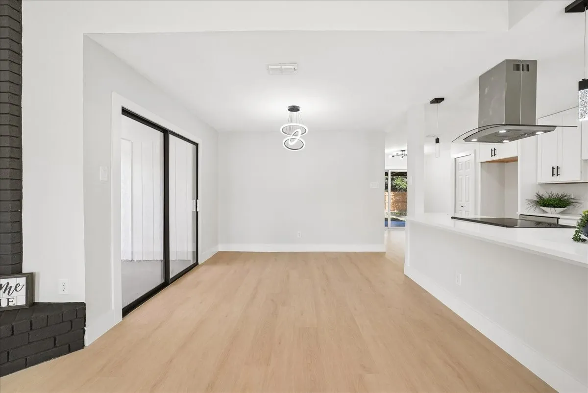 Single Family Residence For Sale in Dallas County , 11615 Featherbrook Drive, Dallas, Texas 75228, 3 Bedroom, 2 Bathroom, 2 Garage spaces, 1,529 Sqft, built in 1978, mls#21408146, Real Estate Agent in Dallas, Homes For Sale in Dallas county, Homes For Sale in Dallas, Realtor in Dallas Texas, Real Estate Brokerage Independent Realty Texas, Luminita Cordes Realtor