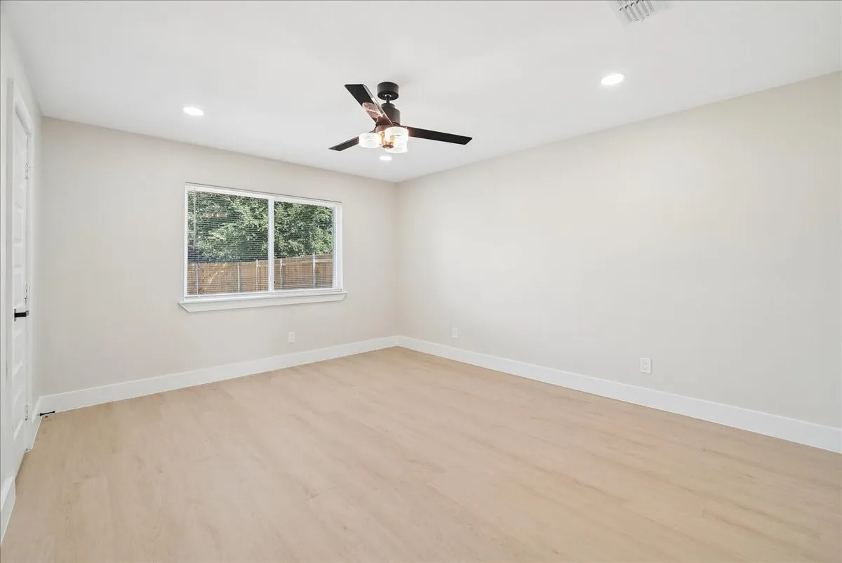 Single Family Residence For Sale in Dallas County , 11615 Featherbrook Drive, Dallas, Texas 75228, 3 Bedroom, 2 Bathroom, 2 Garage spaces, 1,529 Sqft, built in 1978, mls#21408146, Real Estate Agent in Dallas, Homes For Sale in Dallas county, Homes For Sale in Dallas, Realtor in Dallas Texas, Real Estate Brokerage Independent Realty Texas, Luminita Cordes Realtor