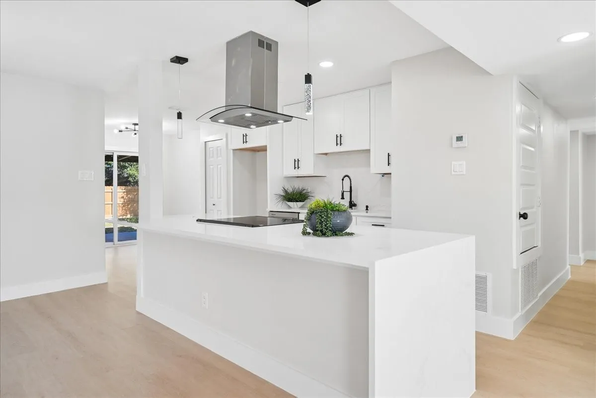 Single Family Residence For Sale in Dallas County , 11615 Featherbrook Drive, Dallas, Texas 75228, 3 Bedroom, 2 Bathroom, 2 Garage spaces, 1,529 Sqft, built in 1978, mls#21408146, Real Estate Agent in Dallas, Homes For Sale in Dallas county, Homes For Sale in Dallas, Realtor in Dallas Texas, Real Estate Brokerage Independent Realty Texas, Luminita Cordes Realtor