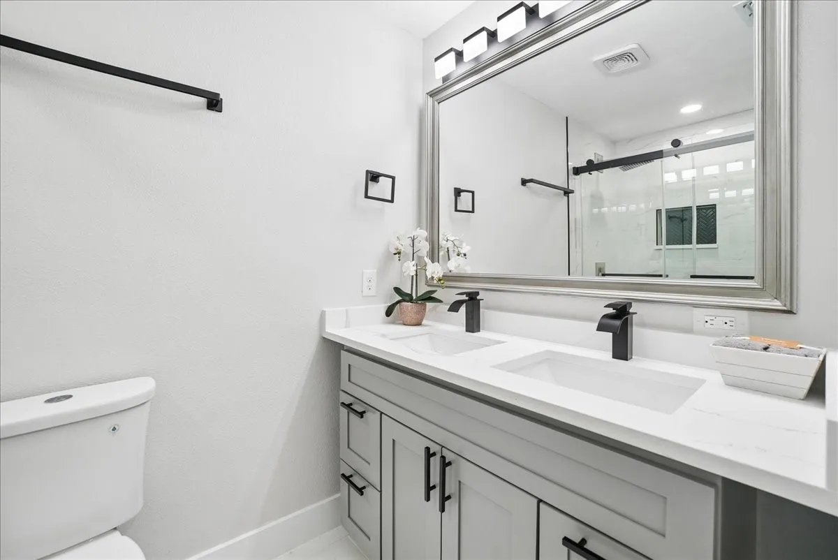 Single Family Residence For Sale in Dallas County , 11615 Featherbrook Drive, Dallas, Texas 75228, 3 Bedroom, 2 Bathroom, 2 Garage spaces, 1,529 Sqft, built in 1978, mls#21408146, Real Estate Agent in Dallas, Homes For Sale in Dallas county, Homes For Sale in Dallas, Realtor in Dallas Texas, Real Estate Brokerage Independent Realty Texas, Luminita Cordes Realtor