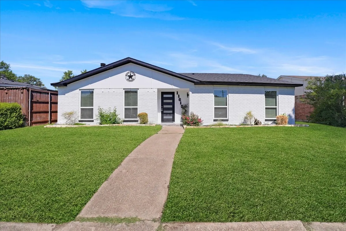Single Family Residence For Sale in Dallas County , 11615 Featherbrook Drive, Dallas, Texas 75228, 3 Bedroom, 2 Bathroom, 2 Garage spaces, 1,529 Sqft, built in 1978, mls#21408146, Real Estate Agent in Dallas, Homes For Sale in Dallas county, Homes For Sale in Dallas, Realtor in Dallas Texas, Real Estate Brokerage Independent Realty Texas, Luminita Cordes Realtor