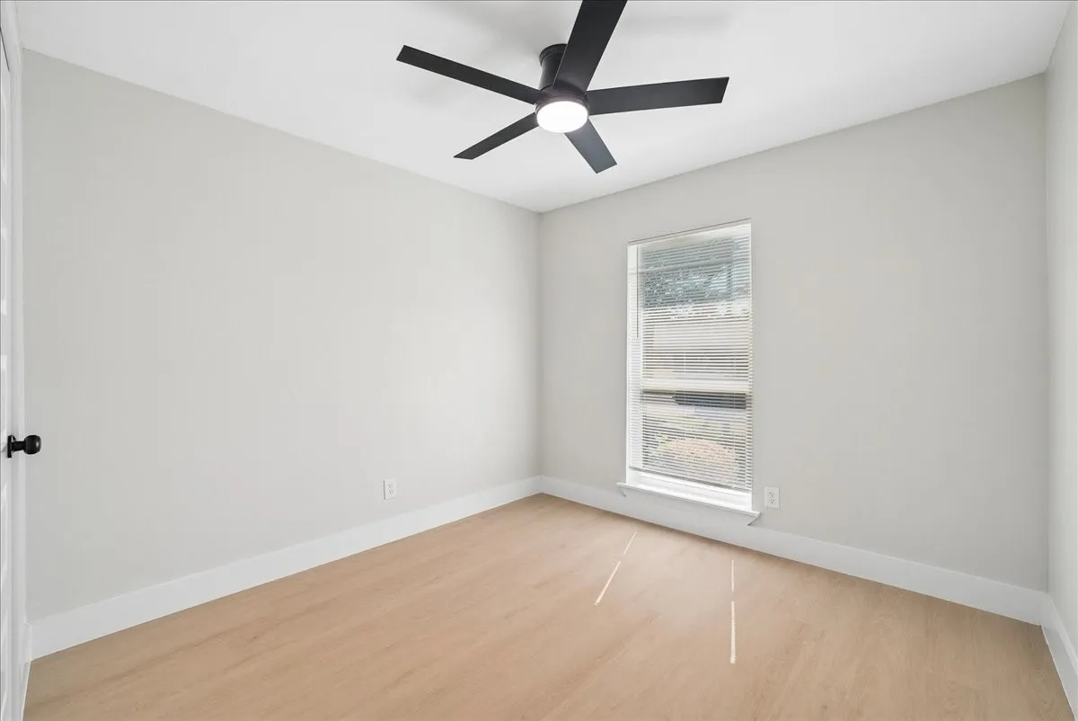 Single Family Residence For Sale in Dallas County , 11615 Featherbrook Drive, Dallas, Texas 75228, 3 Bedroom, 2 Bathroom, 2 Garage spaces, 1,529 Sqft, built in 1978, mls#21408146, Real Estate Agent in Dallas, Homes For Sale in Dallas county, Homes For Sale in Dallas, Realtor in Dallas Texas, Real Estate Brokerage Independent Realty Texas, Luminita Cordes Realtor