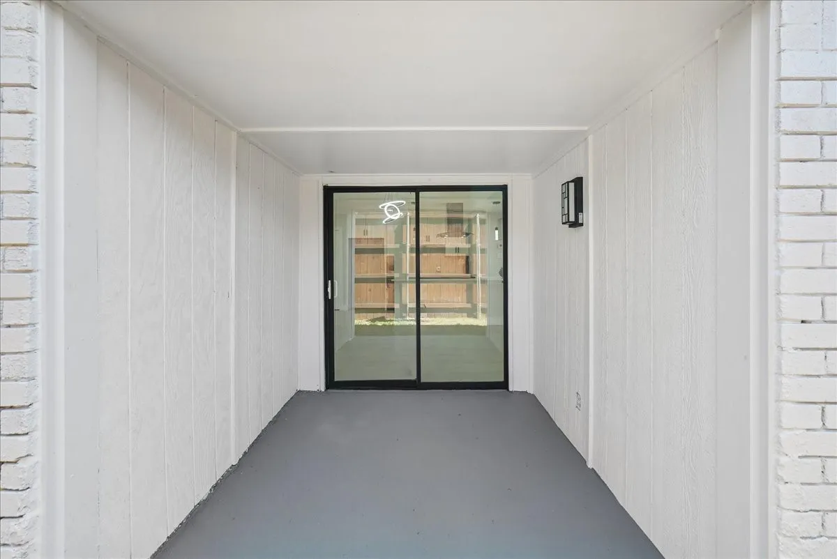 Single Family Residence For Sale in Dallas County , 11615 Featherbrook Drive, Dallas, Texas 75228, 3 Bedroom, 2 Bathroom, 2 Garage spaces, 1,529 Sqft, built in 1978, mls#21408146, Real Estate Agent in Dallas, Homes For Sale in Dallas county, Homes For Sale in Dallas, Realtor in Dallas Texas, Real Estate Brokerage Independent Realty Texas, Luminita Cordes Realtor
