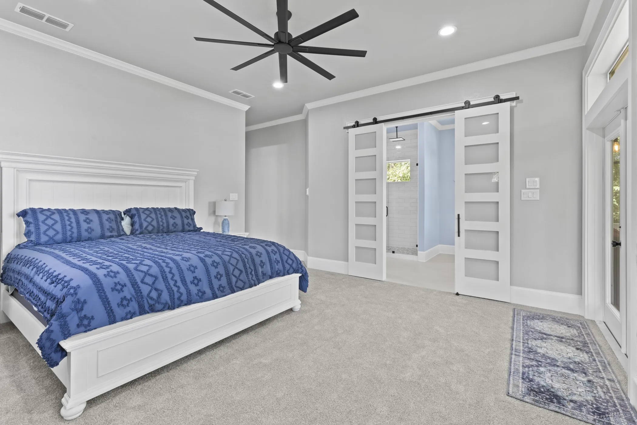 Light gray carpeting with crown molding and recessed lighting