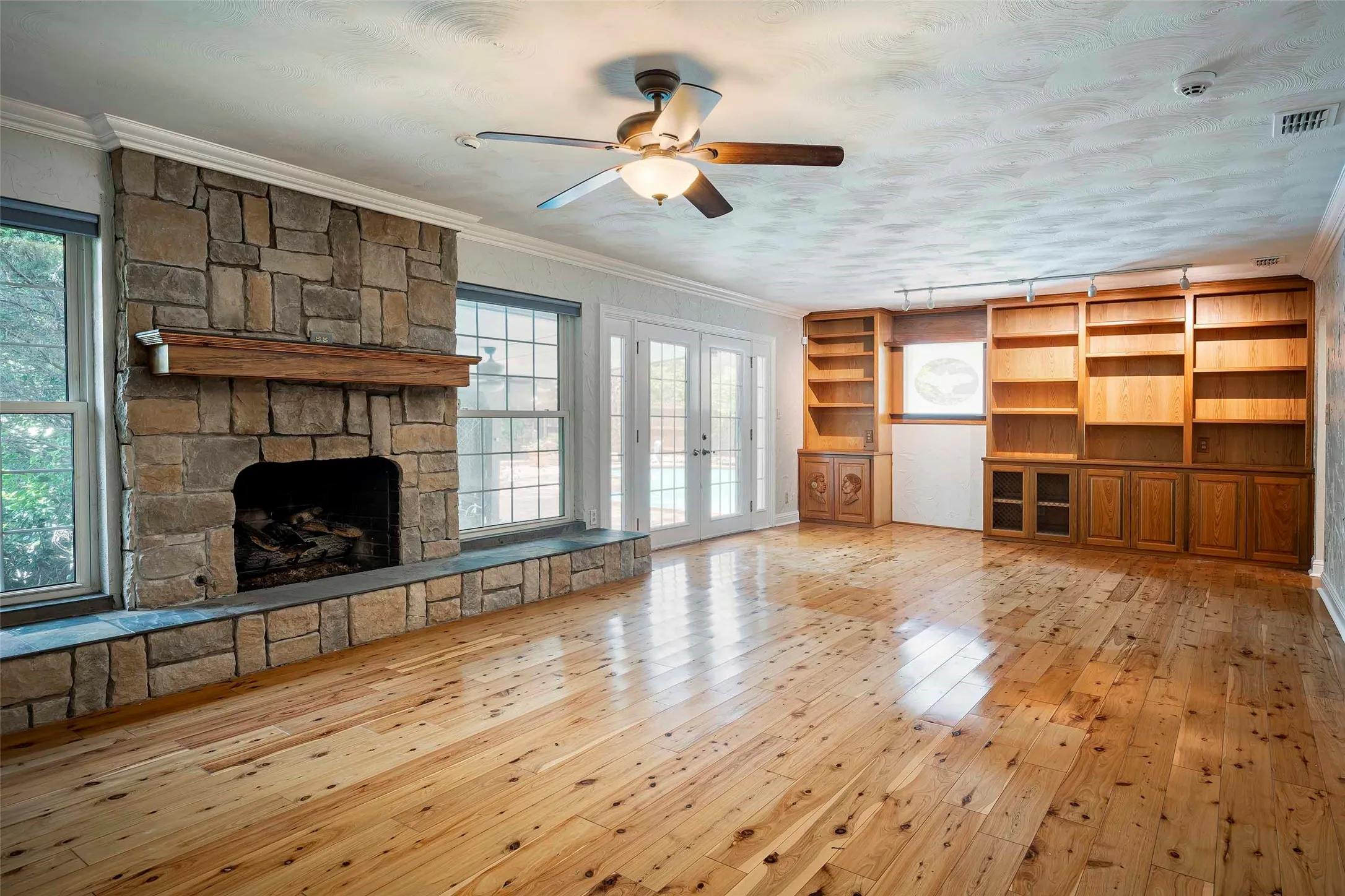 Single Family Residence For Rent in Tarrant County , 5100 Rose Street, Colleyville, Texas 76034, 3 Bedroom, 2 Bathroom, 2 Garage spaces, 1,456 Sqft, built in 1968, mls#21407829, Real Estate Agent in Colleyville, Homes For Rent in Tarrant county, Homes For Rent in Colleyville, Realtor in Colleyville Texas, Real Estate Brokerage Independent Realty Texas, Luminita Cordes Realtor