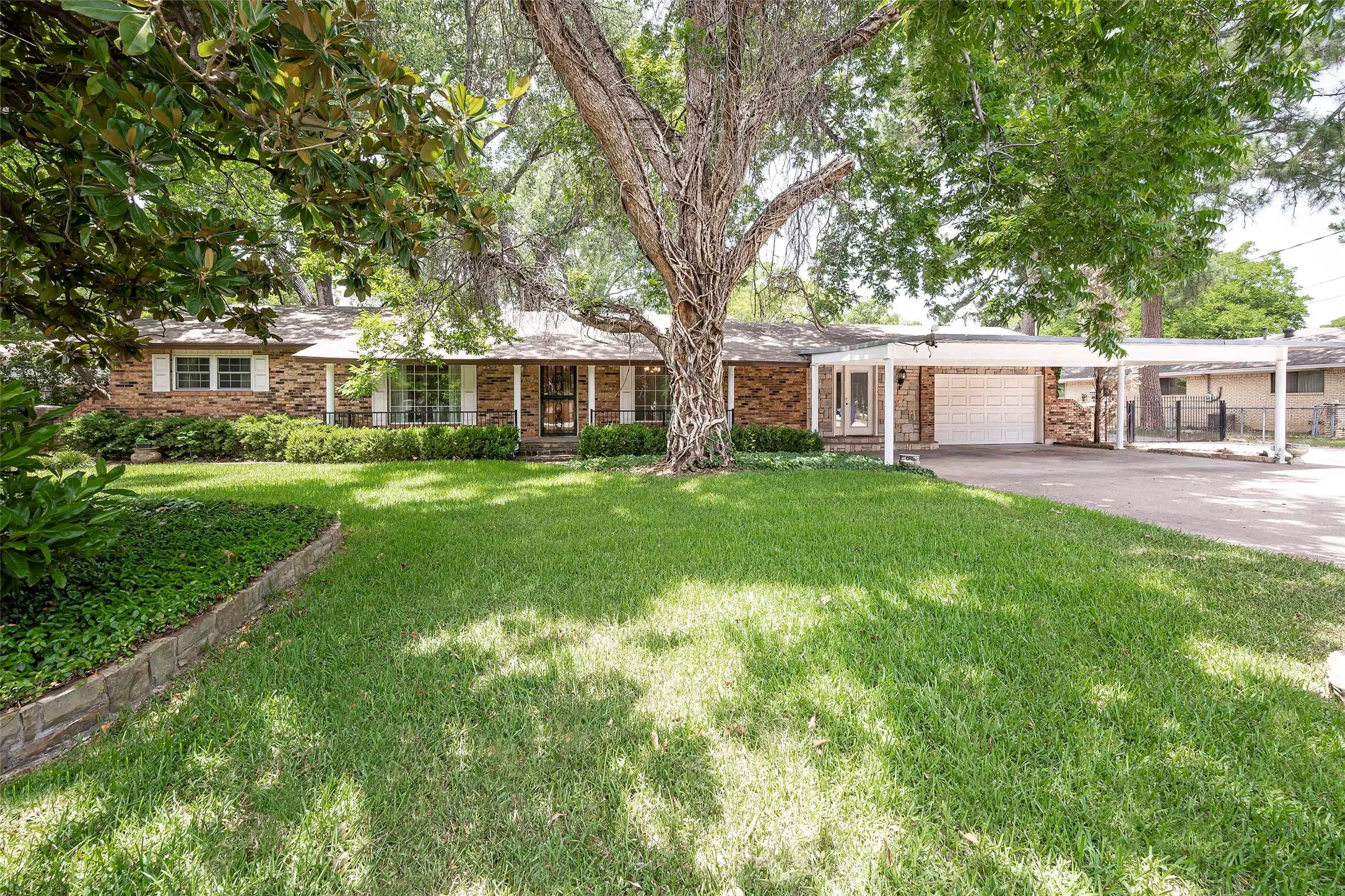 Single Family Residence For Rent in Tarrant County , 5100 Rose Street, Colleyville, Texas 76034, 3 Bedroom, 2 Bathroom, 2 Garage spaces, 1,456 Sqft, built in 1968, mls#21407829, Real Estate Agent in Colleyville, Homes For Rent in Tarrant county, Homes For Rent in Colleyville, Realtor in Colleyville Texas, Real Estate Brokerage Independent Realty Texas, Luminita Cordes Realtor