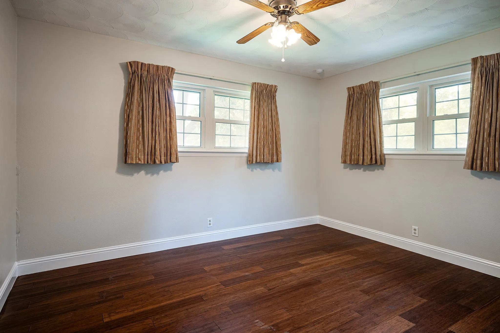 Single Family Residence For Rent in Tarrant County , 5100 Rose Street, Colleyville, Texas 76034, 3 Bedroom, 2 Bathroom, 2 Garage spaces, 1,456 Sqft, built in 1968, mls#21407829, Real Estate Agent in Colleyville, Homes For Rent in Tarrant county, Homes For Rent in Colleyville, Realtor in Colleyville Texas, Real Estate Brokerage Independent Realty Texas, Luminita Cordes Realtor