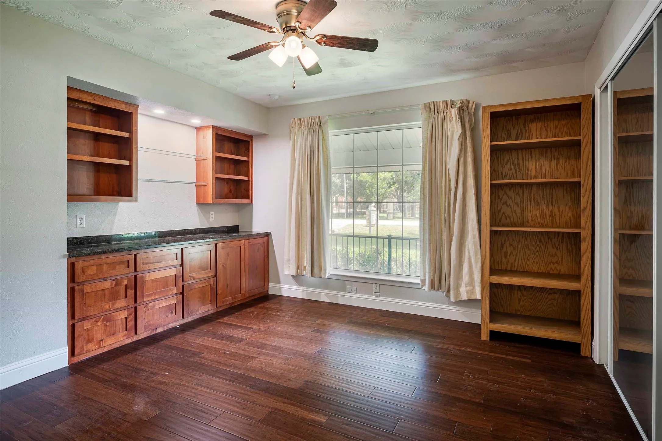Single Family Residence For Rent in Tarrant County , 5100 Rose Street, Colleyville, Texas 76034, 3 Bedroom, 2 Bathroom, 2 Garage spaces, 1,456 Sqft, built in 1968, mls#21407829, Real Estate Agent in Colleyville, Homes For Rent in Tarrant county, Homes For Rent in Colleyville, Realtor in Colleyville Texas, Real Estate Brokerage Independent Realty Texas, Luminita Cordes Realtor