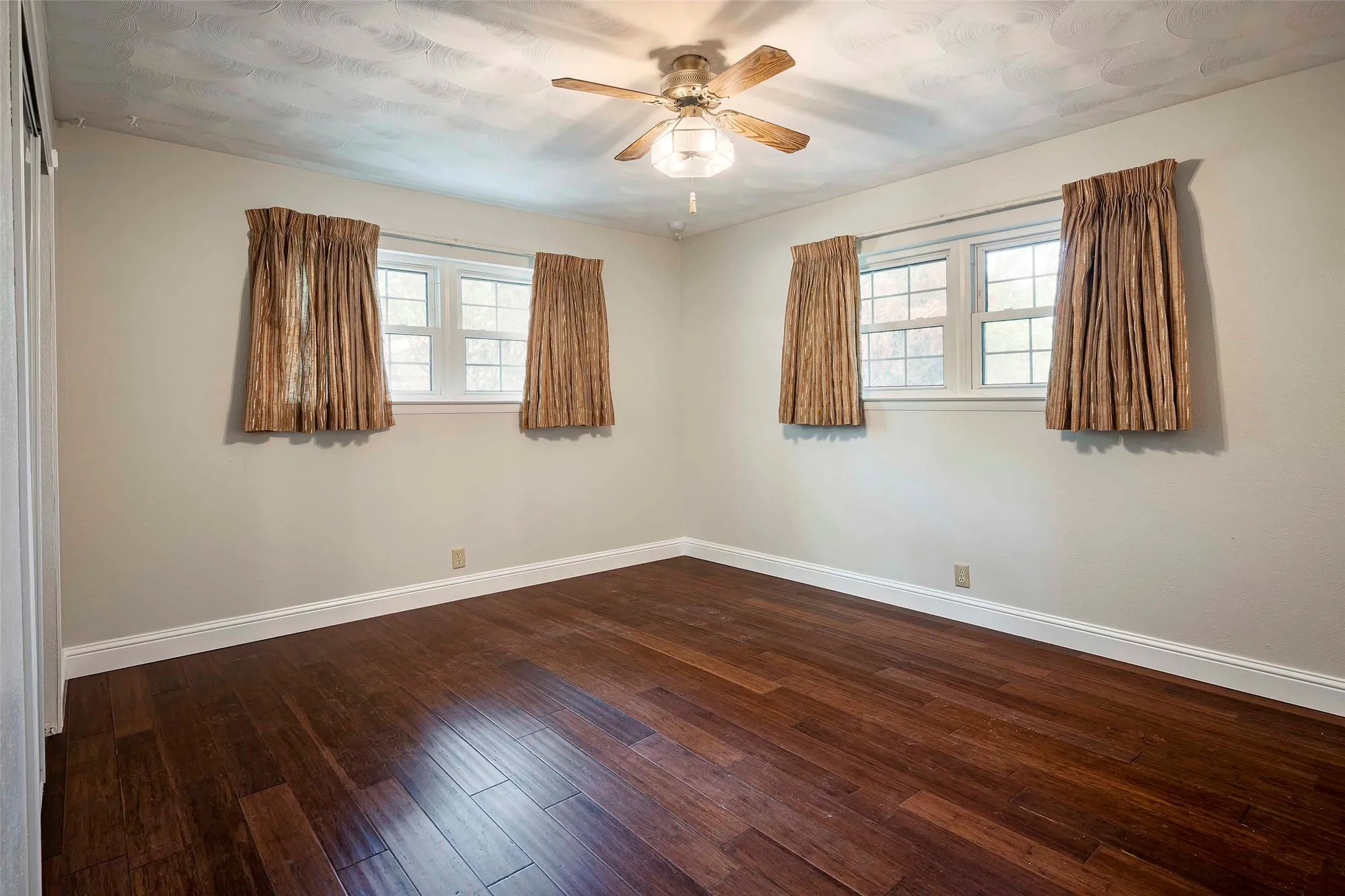 Single Family Residence For Rent in Tarrant County , 5100 Rose Street, Colleyville, Texas 76034, 3 Bedroom, 2 Bathroom, 2 Garage spaces, 1,456 Sqft, built in 1968, mls#21407829, Real Estate Agent in Colleyville, Homes For Rent in Tarrant county, Homes For Rent in Colleyville, Realtor in Colleyville Texas, Real Estate Brokerage Independent Realty Texas, Luminita Cordes Realtor