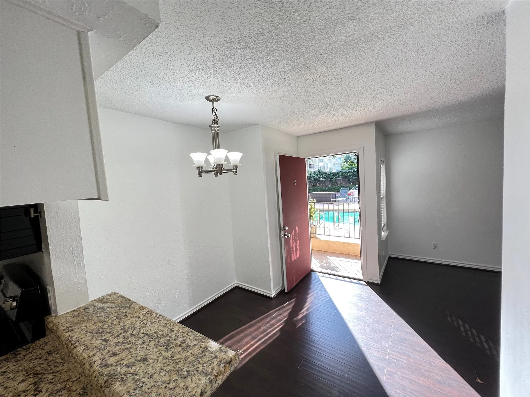 Apartment For Rent in Dallas County , 4044 Buena Vista Street 103, Dallas, Texas 75204, 1 Bedroom, 1 Bathroom, Garage spaces, 544 Sqft, built in 1972, mls#21408166, Real Estate Agent in Dallas, Homes For Rent in Dallas county, Homes For Rent in Dallas, Realtor in Dallas Texas, Real Estate Brokerage Independent Realty Texas, Luminita Cordes Realtor