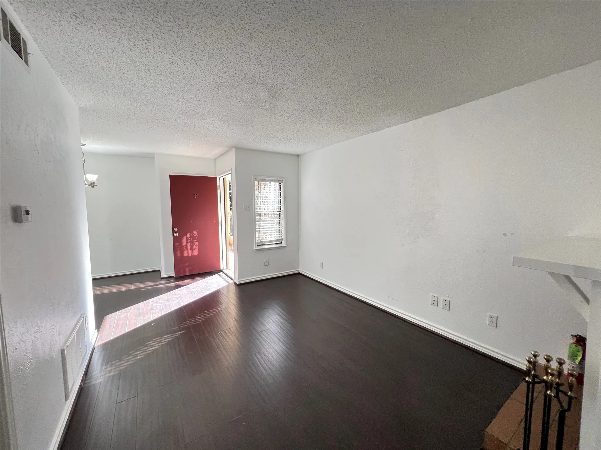 Apartment For Rent in Dallas County , 4044 Buena Vista Street 103, Dallas, Texas 75204, 1 Bedroom, 1 Bathroom, Garage spaces, 544 Sqft, built in 1972, mls#21408166, Real Estate Agent in Dallas, Homes For Rent in Dallas county, Homes For Rent in Dallas, Realtor in Dallas Texas, Real Estate Brokerage Independent Realty Texas, Luminita Cordes Realtor