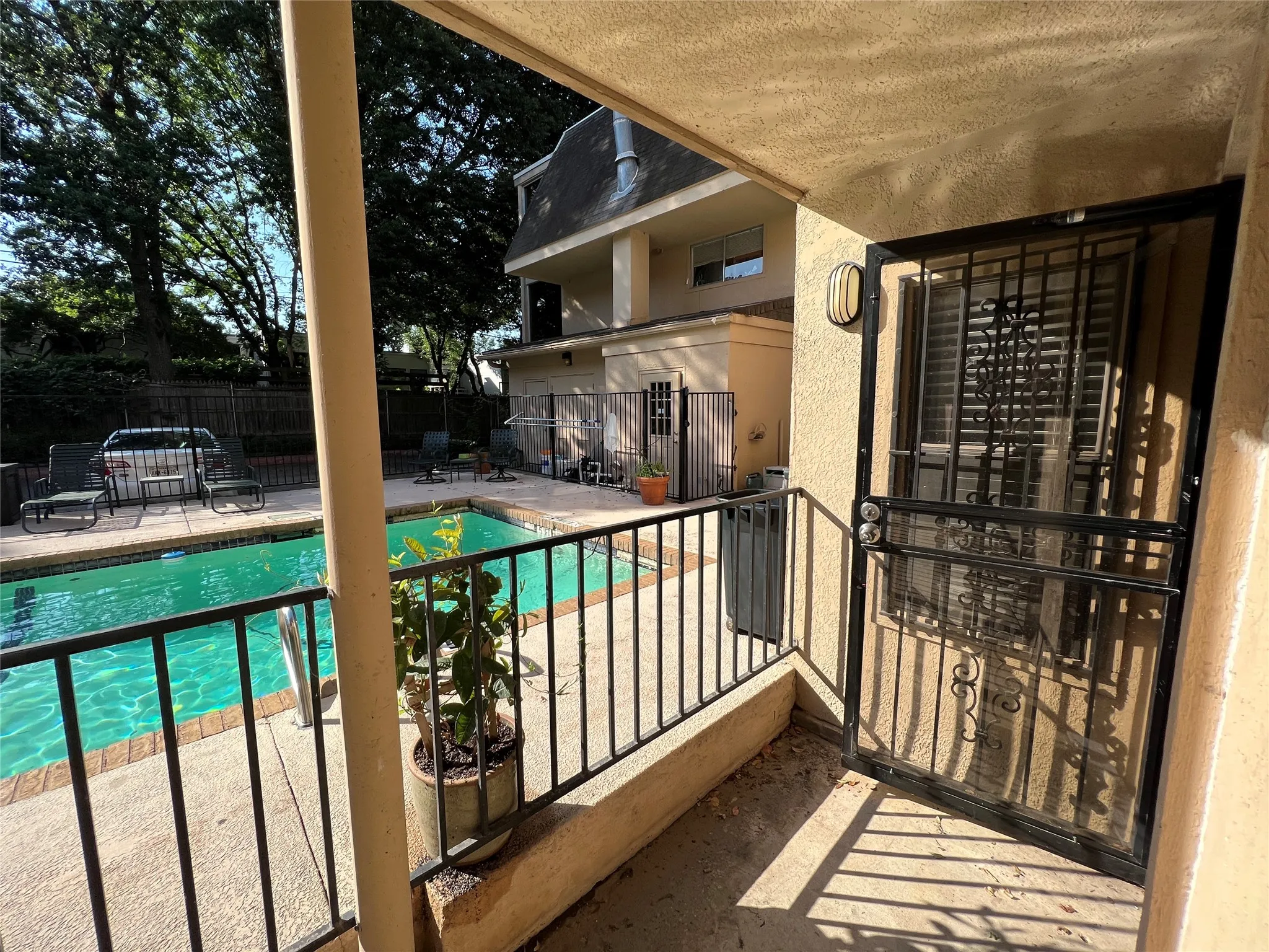Apartment For Rent in Dallas County , 4044 Buena Vista Street 103, Dallas, Texas 75204, 1 Bedroom, 1 Bathroom, Garage spaces, 544 Sqft, built in 1972, mls#21408166, Real Estate Agent in Dallas, Homes For Rent in Dallas county, Homes For Rent in Dallas, Realtor in Dallas Texas, Real Estate Brokerage Independent Realty Texas, Luminita Cordes Realtor