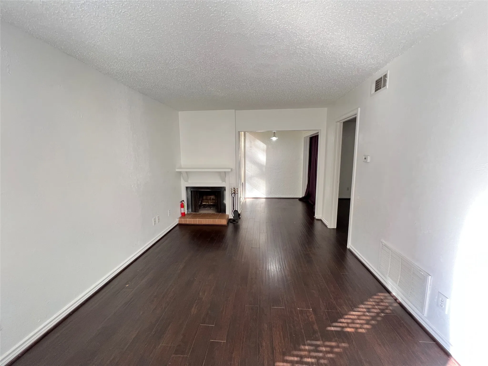 Apartment For Rent in Dallas County , 4044 Buena Vista Street 103, Dallas, Texas 75204, 1 Bedroom, 1 Bathroom, Garage spaces, 544 Sqft, built in 1972, mls#21408166, Real Estate Agent in Dallas, Homes For Rent in Dallas county, Homes For Rent in Dallas, Realtor in Dallas Texas, Real Estate Brokerage Independent Realty Texas, Luminita Cordes Realtor