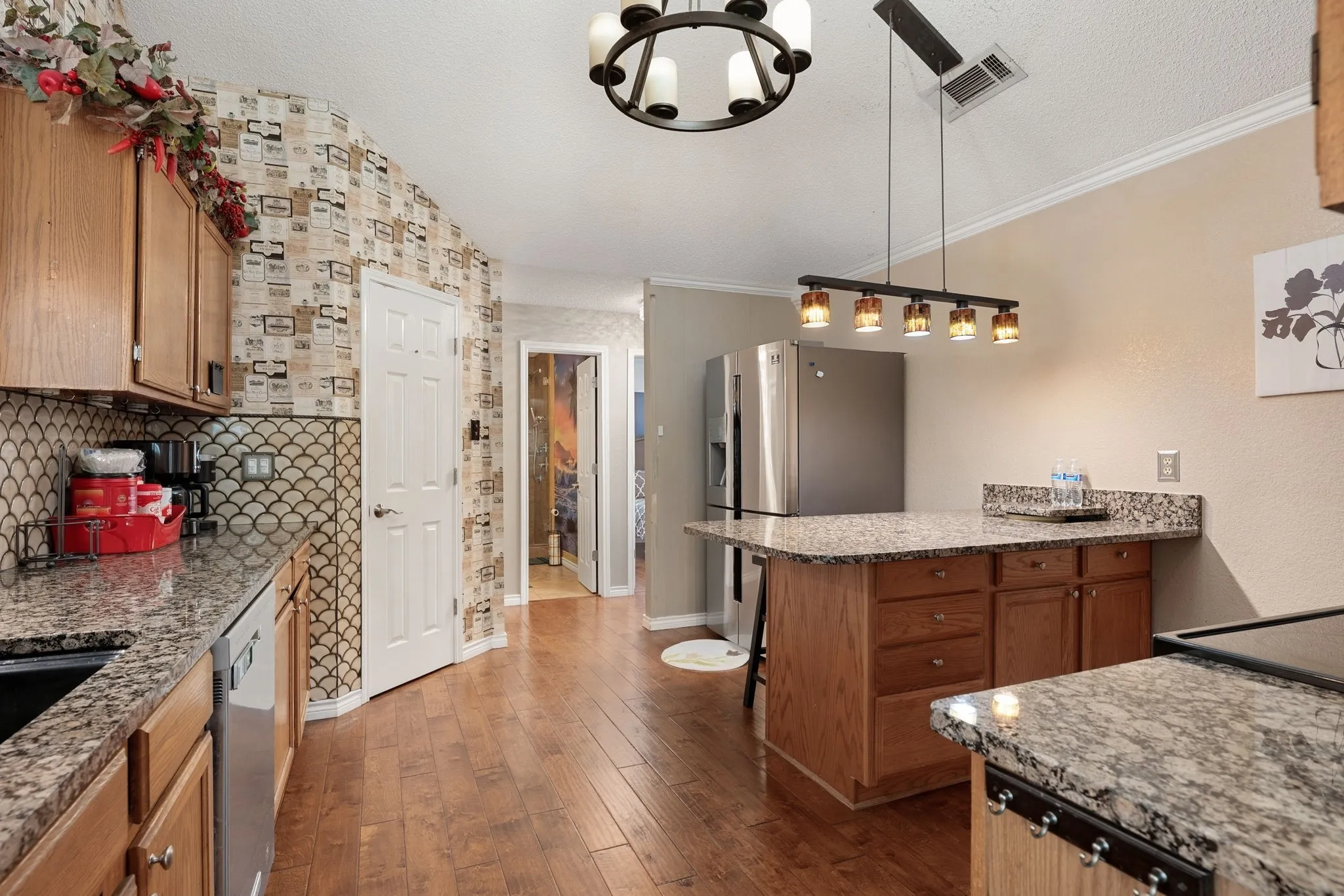 Single Family Residence For Sale in Tarrant County , 4948 Shady Oak Trail, Grand Prairie, Texas 75052, 3 Bedroom, 2 Bathroom, 2 Garage spaces, 1,545 Sqft, built in 1986, mls#21407657, Real Estate Agent in Grand Prairie, Homes For Sale in Tarrant county, Homes For Sale in Grand Prairie, Realtor in Grand Prairie Texas, Real Estate Brokerage Independent Realty Texas, Luminita Cordes Realtor