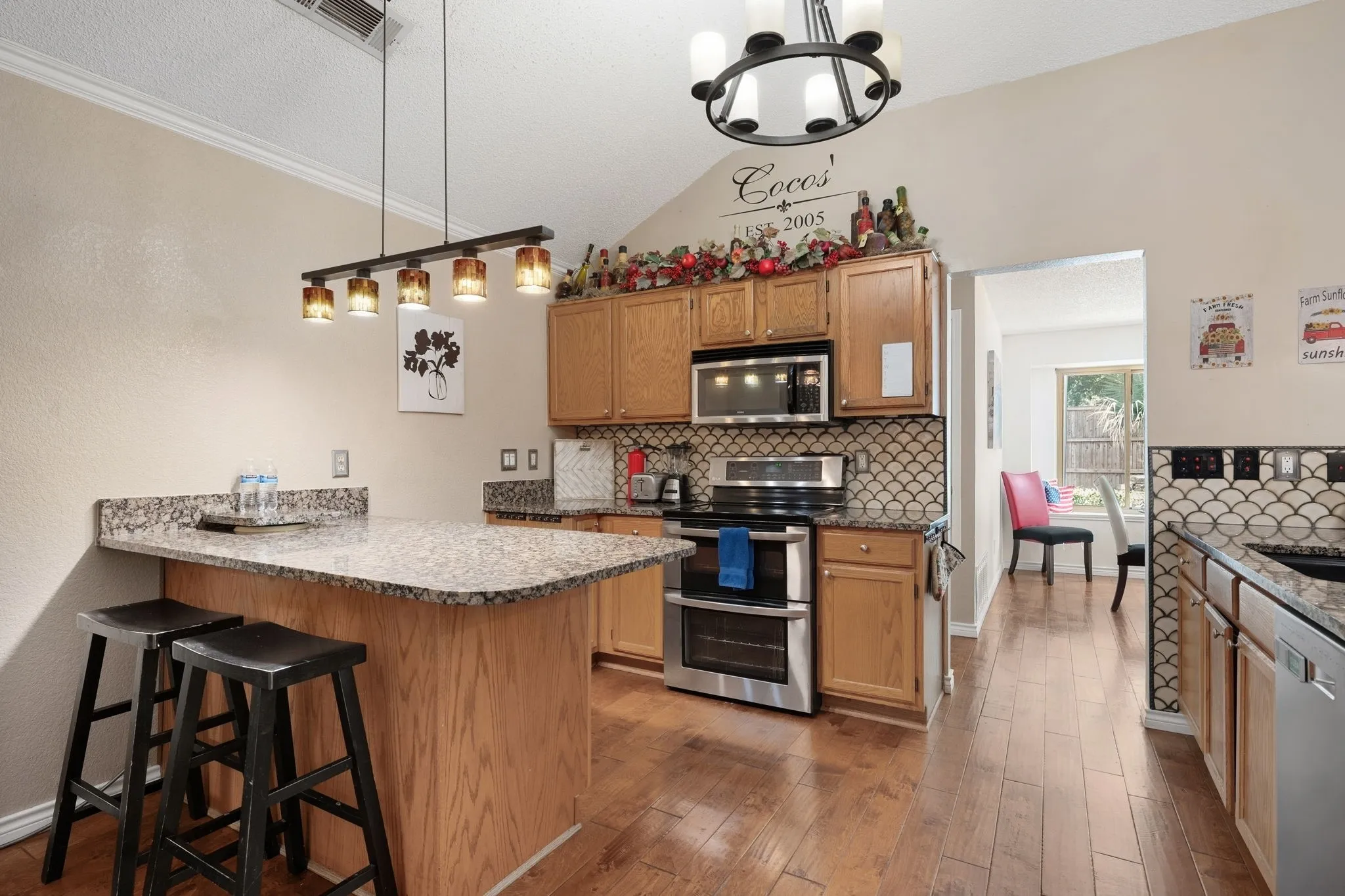 Single Family Residence For Sale in Tarrant County , 4948 Shady Oak Trail, Grand Prairie, Texas 75052, 3 Bedroom, 2 Bathroom, 2 Garage spaces, 1,545 Sqft, built in 1986, mls#21407657, Real Estate Agent in Grand Prairie, Homes For Sale in Tarrant county, Homes For Sale in Grand Prairie, Realtor in Grand Prairie Texas, Real Estate Brokerage Independent Realty Texas, Luminita Cordes Realtor