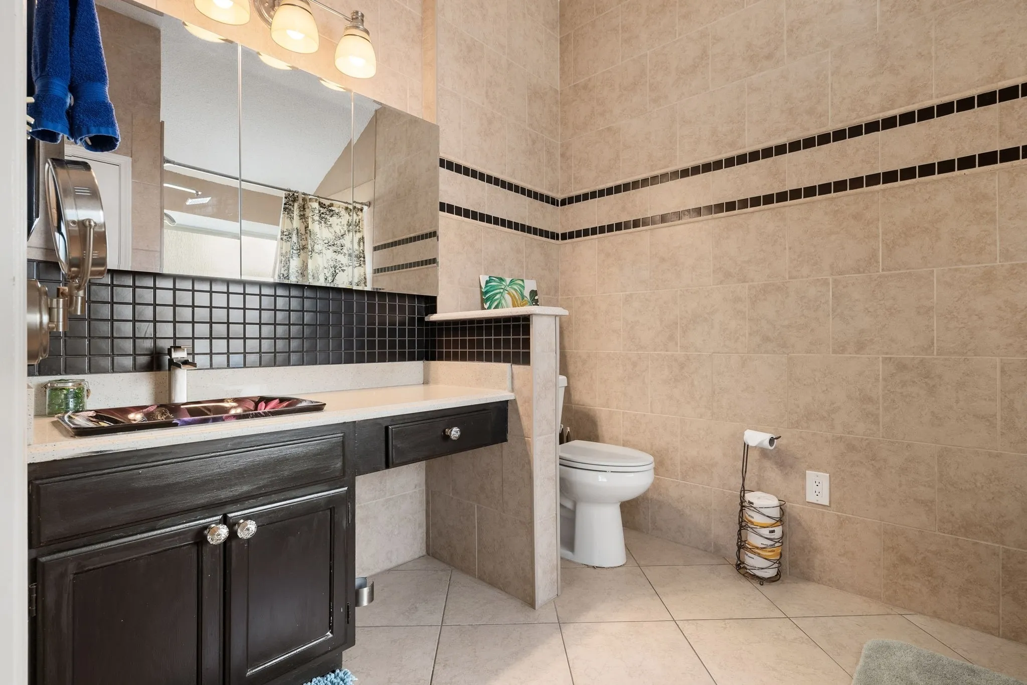 Single Family Residence For Sale in Tarrant County , 4948 Shady Oak Trail, Grand Prairie, Texas 75052, 3 Bedroom, 2 Bathroom, 2 Garage spaces, 1,545 Sqft, built in 1986, mls#21407657, Real Estate Agent in Grand Prairie, Homes For Sale in Tarrant county, Homes For Sale in Grand Prairie, Realtor in Grand Prairie Texas, Real Estate Brokerage Independent Realty Texas, Luminita Cordes Realtor