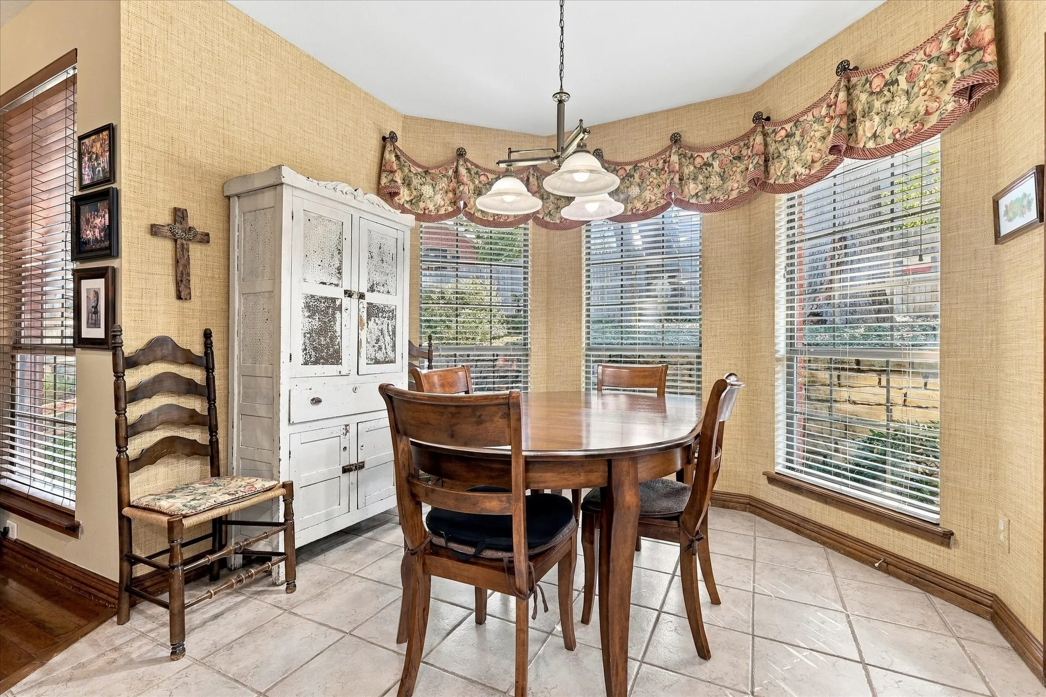Single Family Residence For Sale in Denton County , 1912 Kipling Drive, Flower Mound, Texas 75022, 4 Bedroom, 4 Bathroom, 3 Garage spaces, 3,440 Sqft, built in 1994, mls#21398051, Real Estate Agent in Flower Mound, Homes For Sale in Denton county, Homes For Sale in Flower Mound, Realtor in Flower Mound Texas, Real Estate Brokerage Independent Realty Texas, Luminita Cordes Realtor
