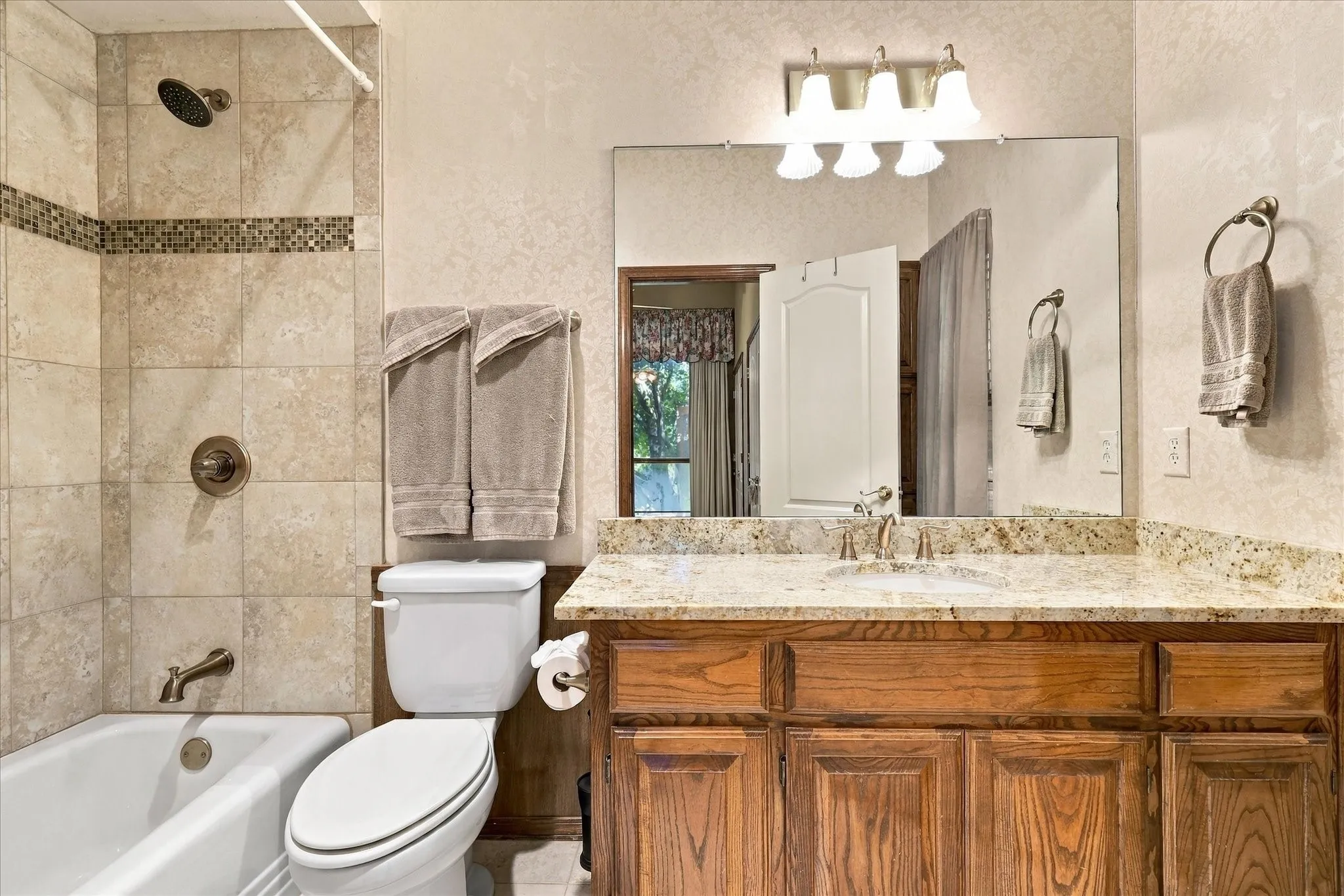 Downstairs Guest Ensuite Bath